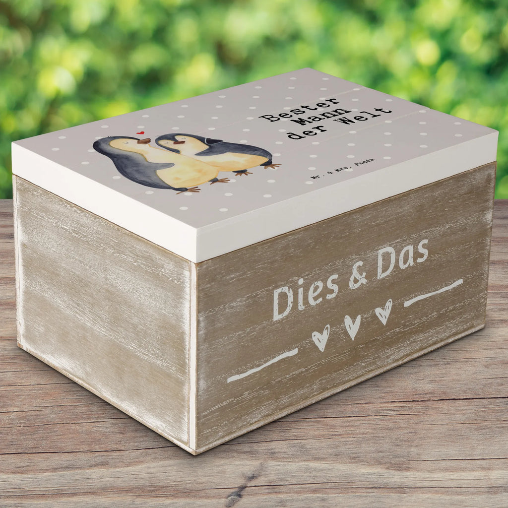 Skrzynia drewniana pingwin Najlepszy mężczyzna na świecie Kiste, Schatzkiste, XXL, Aufbewahrungsbox, Dekokiste, Erinnerungsbox, Geschenkdose, Schatulle, Holzkiste, Truhe, Geschenkbox, Erinnerungskiste, für, Dankeschön, Geschenk, Schenken, Geburtstag, Geburtstagsgeschenk, Geschenkidee, Danke, Bedanken, Mitbringsel, Freude machen, Geschenktipp, Traummann, Mann, Liebling, Beste, Partner, Gatte, Ehepartner, Kleinigkeit, Lebensgefährte, Ehemann, Freund, Bräutigam, Ehe