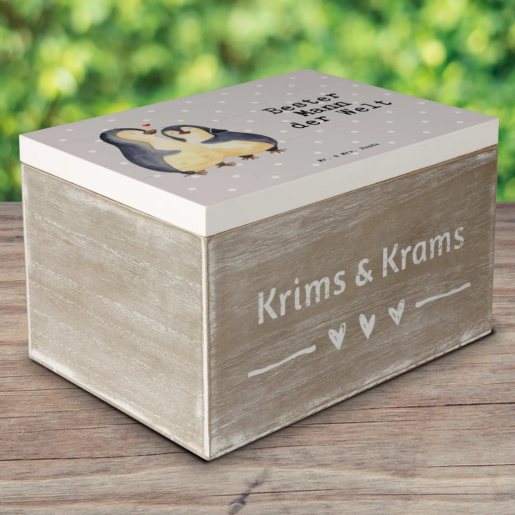 Skrzynia drewniana pingwin Najlepszy mężczyzna na świecie Kiste, Schatzkiste, XXL, Aufbewahrungsbox, Dekokiste, Erinnerungsbox, Geschenkdose, Schatulle, Holzkiste, Truhe, Geschenkbox, Erinnerungskiste, für, Dankeschön, Geschenk, Schenken, Geburtstag, Geburtstagsgeschenk, Geschenkidee, Danke, Bedanken, Mitbringsel, Freude machen, Geschenktipp, Traummann, Mann, Liebling, Beste, Partner, Gatte, Ehepartner, Kleinigkeit, Lebensgefährte, Ehemann, Freund, Bräutigam, Ehe