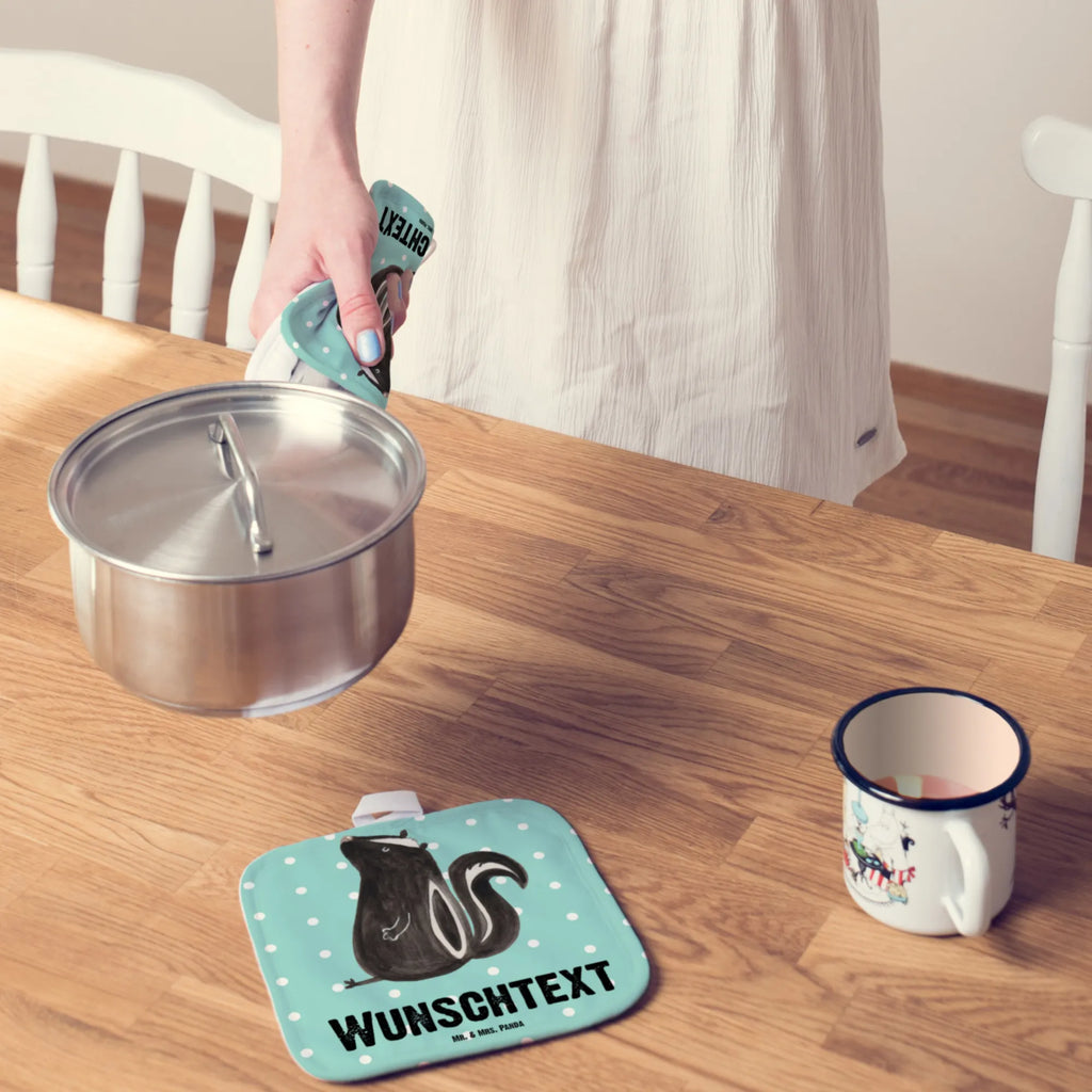 Personalisierte Topflappen Stinktier sitzend Topflappen Set personalisiert, Personalisierter Ofenhandschuh, Topflappen personalisiert, Namensaufdruck, Personalisierte Topfuntersetzer, Topflappen mit Namen, Stinktier, Skunk, Stinker, Spruch, Recht, Besserwisser, Raubtier, Stinki, Wildtier, Büro