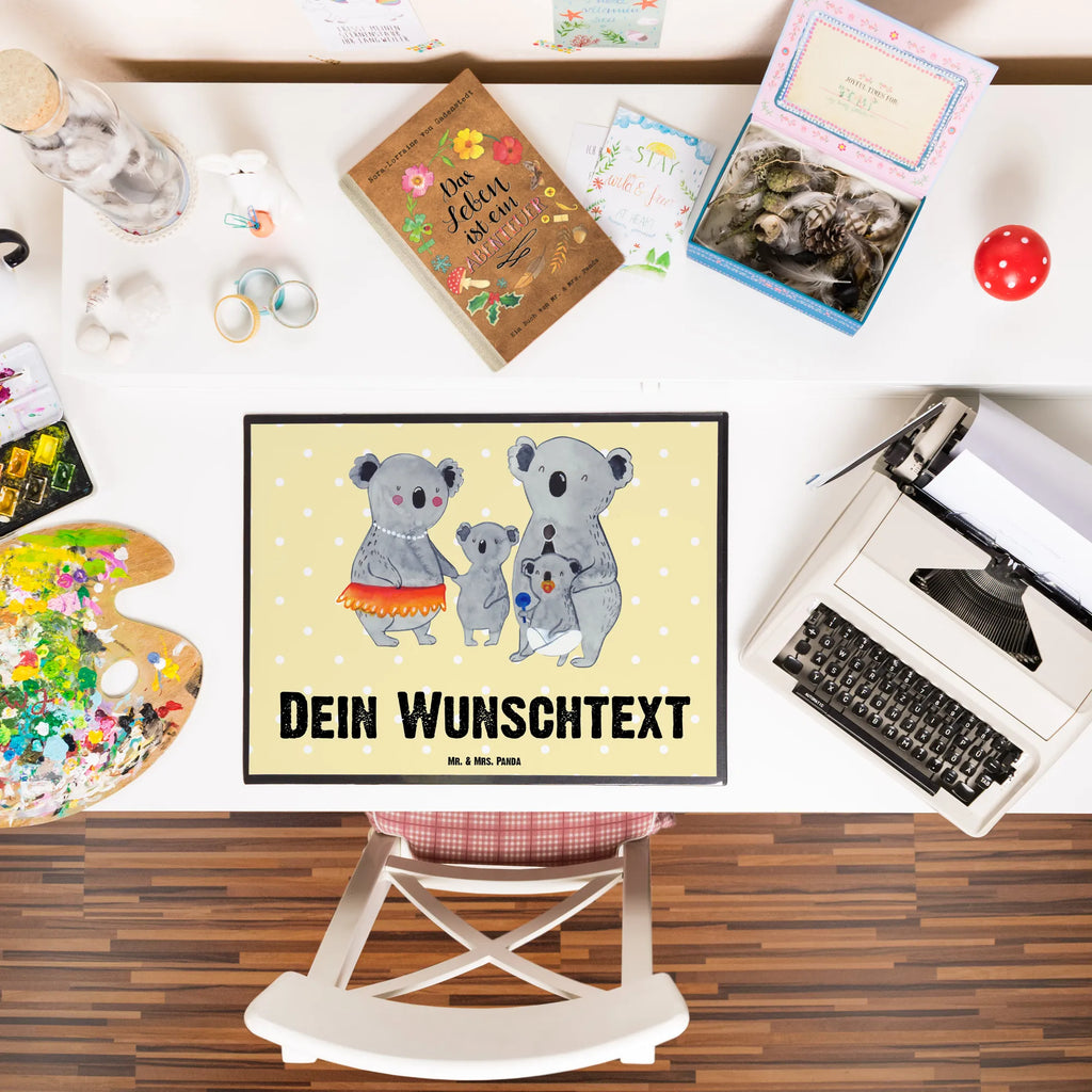 Personalisierte Schreibtischunterlage Koala Familie Schreibtisch Unterlagen mit Namen, Selbst gestalten, Namensaufdruck, Personalisierte Schreibunterlage, Schreibunterlage mit Namen, Schreibtischauflage mit Namen, Namenspersonalisierung, Personalisierte Schreibtischauflage, Personalisierte Schreibtisch Unterlagen, Familie, Vatertag, Muttertag, Bruder, Schwester, Mama, Papa, Oma, Opa, Kinder, Geschwister, Koala, Family, Familienleben, Koalas