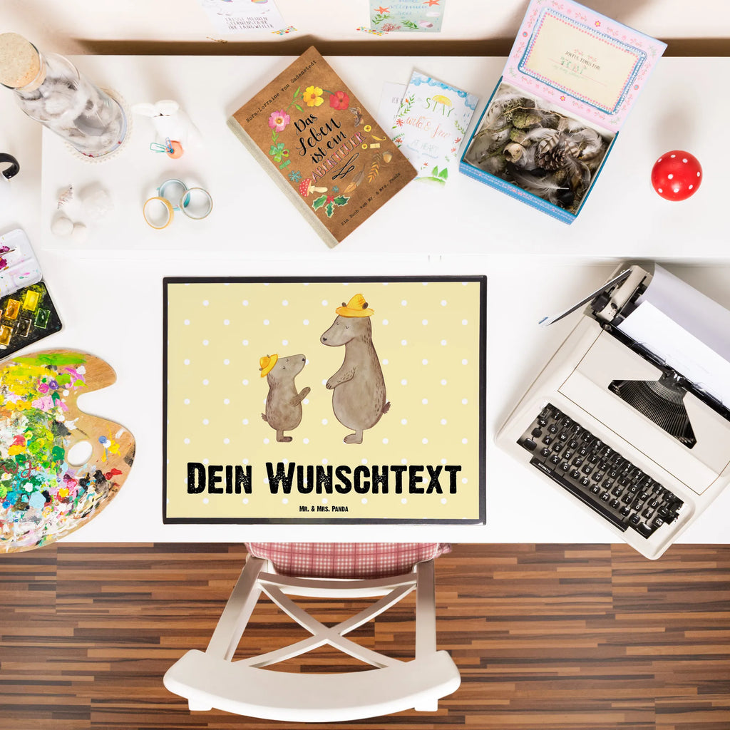 Personalisierte Schreibtischunterlage Bären mit Hut Namenspersonalisierung, Schreibunterlage mit Namen, Personalisierte Schreibtisch Unterlagen, Schreibtisch Matte, Schreibtisch Unterlagen mit Namen, Personalisierte Schreibtischauflage, Personalisierte Schreibunterlage, Schreibtischauflage mit Namen, Selbst Gestalten, Namensaufdruck, Muttertag, Vatertag, Mama, Papa, Oma, Opa, Familie, Schwester, Bruder, Daddy, Kind, Papi, Bär, Vater, Bären, Vater-Sohn, Family, Lieblingsmensch, Dad, Paps, Söhne, Sohn, Vorbild, Kinder