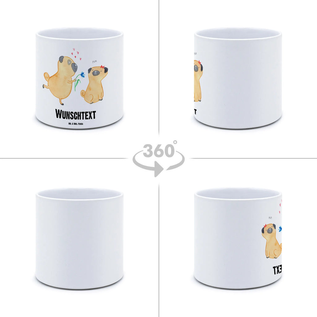 Personalised XL flower pot pug In love Blumentopf Groß Mit Gravur, XL Blumentopf Für Wohnzimmer Mit Gravur, Blumentopf Groß Mit Text, Blumentopf Extra Groß Mit Personalisierung, Großer Blumentopf Als Geschenk Mit Wunschtext, Wetterfester XL Blumentopf Mit Gravur, XL Blumentopf Modern Mit Namen, Großer Pflanztopf Für Mama Mit Wunschtext, Großer Übertopf Für Hochzeit Mit Gravur, XL Blumentopf Mit Wunschtext, Großer Dekotopf Mit Namen, XL Blumentopf Mit Namen, Blumentopf Für Terrasse Personalisiert, Blumentopf Groß Aus Keramik Mit Gravur, Großer Pflanzkübel Selbst Gestalten, Übertopf XL Mit Wunschtext, XL Pflanzgefäß Mit Wunschtext, XL Blumentopf Aus Kunststoff Mit Wunschtext, Großer Blumentopf Personalisiert, Blumentopf Für Garten Mit Wunschtext, Beton Blumentopf Groß Mit Namen, Pflanzkübel Groß Mit Namen, Rustikaler XL Blumentopf Personalisiert, Blumentopf Für Balkon Mit Namen, Personalisierter XL Blumentopf, Klassischer Großer Blumentopf Mit Gravur, Pflanztopf Groß Mit Gravur, Ton Blumentopf Groß Mit Wunschtext, Frostsicherer Pflanzkübel Mit Wunschtext, Hund, Hundemotiv, Haustier, Hunderasse, Tierliebhaber, Hundebesitzer, Sprüche, Partner, Hundeliebe, verliebt, Mops, Liebe, Möpse, Liebesspruch. Verlobt, Geschenk Freund