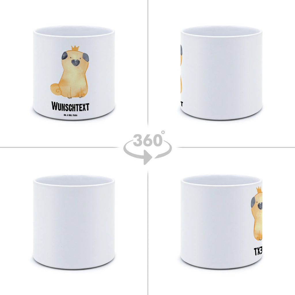 Personalisierter XL Blumentopf Mops Krone Klassischer Großer Blumentopf Mit Gravur, Blumentopf Für Balkon Mit Namen, Beton Blumentopf Groß Mit Namen, XL Pflanzgefäß Mit Wunschtext, Wetterfester XL Blumentopf Mit Gravur, Großer Dekotopf Mit Namen, Blumentopf Für Garten Mit Wunschtext, Frostsicherer Pflanzkübel Mit Wunschtext, Großer Blumentopf Personalisiert, XL Blumentopf Mit Namen, Ton Blumentopf Groß Mit Wunschtext, Übertopf XL Mit Wunschtext, Blumentopf Für Terrasse Personalisiert, Pflanztopf Groß Mit Gravur, XL Blumentopf Für Wohnzimmer Mit Gravur, XL Blumentopf Aus Kunststoff Mit Wunschtext, Personalisierter XL Blumentopf, Großer Pflanzkübel Selbst Gestalten, Großer Übertopf Für Hochzeit Mit Gravur, Blumentopf Extra Groß Mit Personalisierung, Blumentopf Groß Mit Text, XL Blumentopf Mit Wunschtext, Pflanzkübel Groß Mit Namen, Großer Pflanztopf Für Mama Mit Wunschtext, Rustikaler XL Blumentopf Personalisiert, Großer Blumentopf Als Geschenk Mit Wunschtext, Blumentopf Groß Aus Keramik Mit Gravur, XL Blumentopf Modern Mit Namen, Blumentopf Groß Mit Gravur, Hund, Hundemotiv, Haustier, Hunderasse, Tierliebhaber, Hundebesitzer, Sprüche, Mops, Hausregel, lustig, kinderlos, Hundebesitzer. Spruch, allergisch