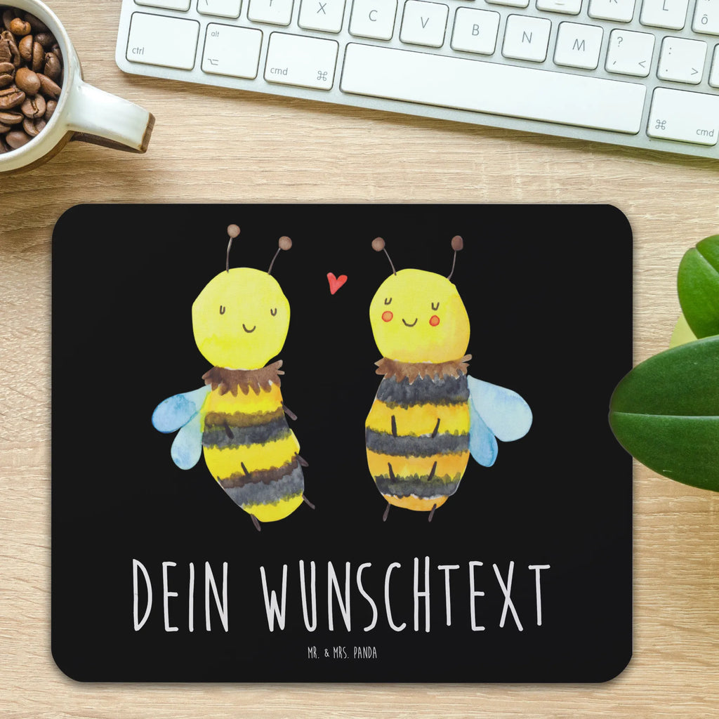 Personalised mouse mat bee In love Namensaufdruck, Selbst bedrucken, Mauspad mit Namen, Personalisiertes Mauspad, Mauspad bedrucken, Mauspad mit Namen gestalten, selbst bedrucken, Individuelles Mauspad, Arbeitszimmer Geschenk, Personalisiertes Mousepad, Mousepad mit Namen, Mousepad bedrucken, Einzigartiges Mauspad, Personalisiertes Mouse Pad, Büro Geschenk, Mouse Pad mit Namen, Biene, Wespe, Hummel