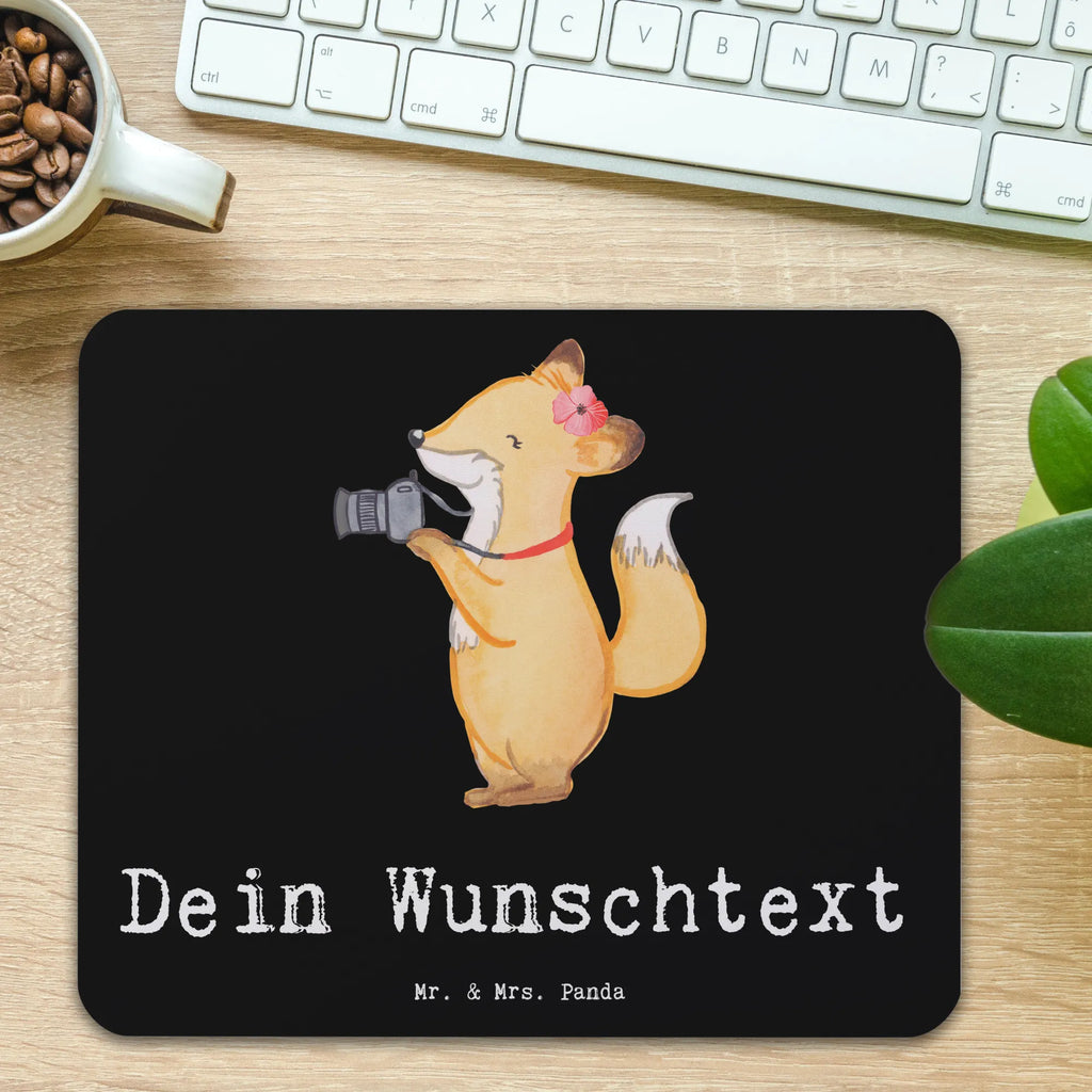 Personalisiertes Mauspad Fotografin mit Herz Mausunterlage, Mausmatte, Selbst Bedrucken, Mousepad mit Namen, Personalisiertes Mousepad, Individuelles Mauspad, Mauspad Bedrucken, Arbeitszimmer Geschenk, Mauspad mit Namen, Personalisiertes Mauspad, Mousepad Bedrucken, Namensaufdruck, Personalisiertes Mouse Pad, Mauspad mit Namen Gestalten, Mouse Pad mit Namen, Büro Geschenk, Firma, Mitarbeiter, Arbeitskollege, Kollegin, Geschenk, Kollege, Rente, Jubiläum, Abschied, Ausbildung, Beruf, Schenken, Dankeschön, Danke, Profi Fotografin, Fotoreporterin, Fotografin, Hobbyfotografin, Fotografie, Hochzeitsfotografin