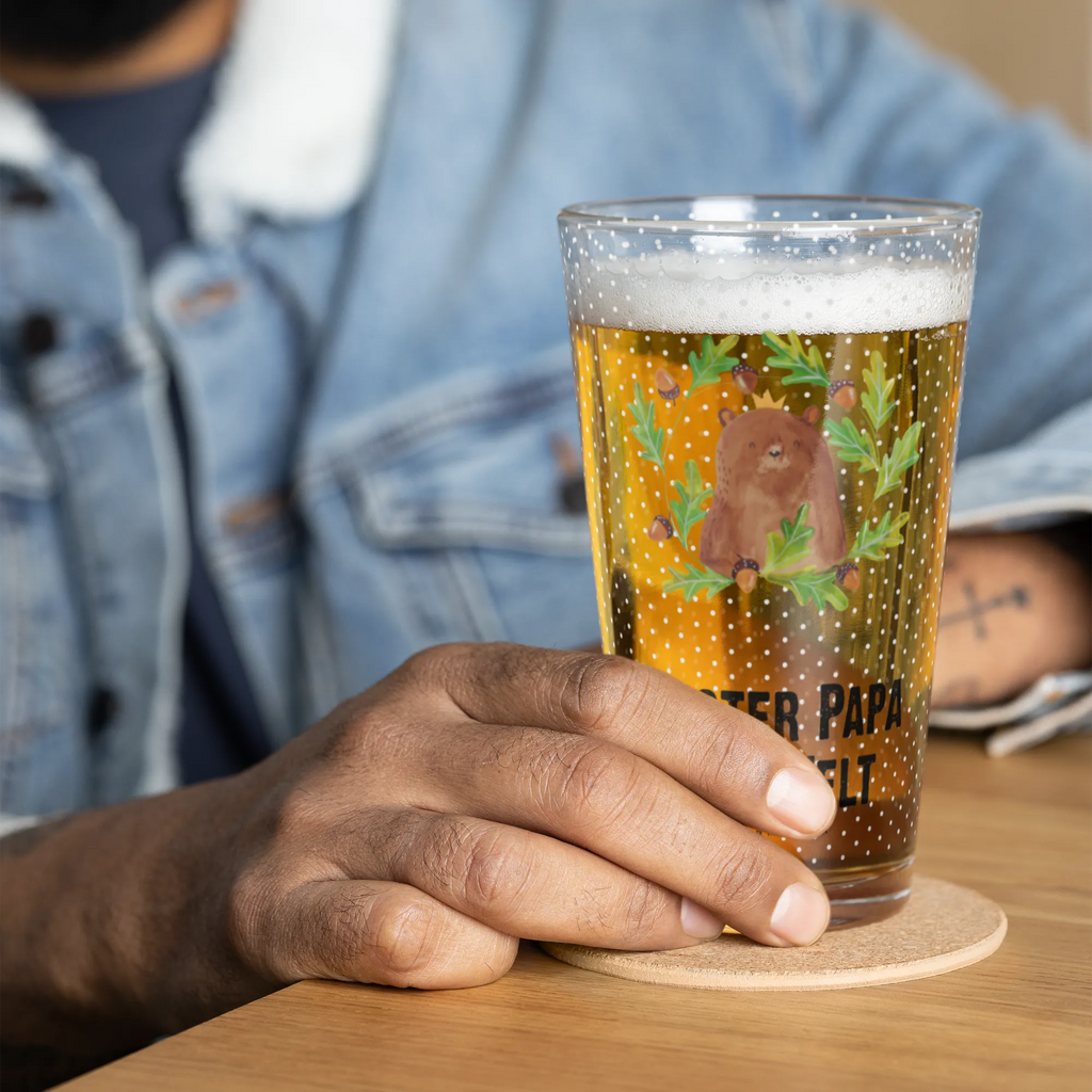 Szklanka do picia premium Niedźwiedź król Hochwertiges Trinkglas, Designer Trinkglas, Premium Trinkglas Mit Henkel, Premium Trinkglas Dickwandig, Premium Cocktailglas, Premium Trinkglas Mit Gravur, Premium Barglas, Premium Trinkglas Dünnwandig, Premium Trinkglas Ohne Henkel, Premium Trinkglas Aus Kristallglas, Premium Trinkglas Mit Namensgravur, Premium Glas-Set, Premium Whiskyglas, Kristall Trinkglas, Premium Trinkglas Stapelbar, Premium Likörglas, Premium Trinkglas Mit Motiv, Premium Trinkglas, Premium Saftglas, Premium Tumbler, Premium Trinkglas Für Bar, Premium Weinglas, Premium Wasserglas, Premium Trinkglas Set, Premium Sektglas, Premium Bierglas, Premium Trinkglas Spülmaschinenfest, Kristallklares Trinkglas, Premium Trinkglas Aus Bleikristall, Edles Trinkglas, Premium Trinkglas Geschenkidee, Premium Trinkglas Aus Borosilikatglas, Premium Trinkglas Für Zuhause, Luxus Trinkglas, Premium Trinkglas Mit Spruch, Premium Longdrinkglas, Premium Trinkglas Für Restaurant, Teddy, Bär, Teddybär, Vatertag, Dad, Bester Vater, Daddy, Papi, Papa, Papa Bär, Weltbester Papa, Bester Papa, Vater