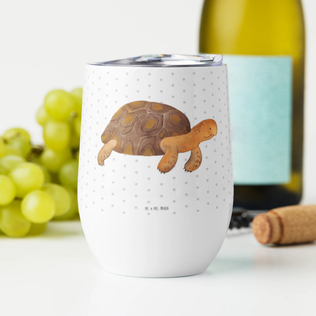 Weinbecher Schildkröte Marschieren Weinglas Für Camping, Spülmaschinenfestes Weinglas, Weinbecher, Weinprobierglas, Weinglas Aus Glas, Mundgeblasenes Weinglas, Weinglas Für Picknick, Kelch Für Wein, Kunststoff-Weinglas, Weinbecher Outdoor, Rotweinglas, Universalglas, Kelchglas, Weinkelch Klein, Weinverkostungsglas, Weinkelch Groß, Weinglas Für Party, Öko Weinglas, Becher Für Wein, Weinglas Rustikal, Weinkelch Mit Stiel, Modernes Weinglas, Becher Aus Edelstahl Für Wein, Acryl-Weinglas, Klassisches Weinglas, Weinbecher Ohne Stiel, Weinkelch, Weinglas Set, Thermo-Weinbecher, Bambus-Weinbecher, Umweltfreundliches Weinglas, Weinbecher Mit Strohhalm, Stapelbares Weinglas, Weinbecher Mit Deckel, Schwenkglas Wein, Weinglas Für Zuhause, Weinglas Aus Kristall, Reise-Weinbecher, Weinglas Elegant, Weinglas Für Garten, Trinkbecher Wein, Kristallglas Weinglas, Weißweinglas, Meer, Urlaub, Meerestiere, Schildkröten, Neustart, Schildkröte, Motivation, Get Lost, Abenteuer, Inspiration, Reiselust, Lieblingsmensch