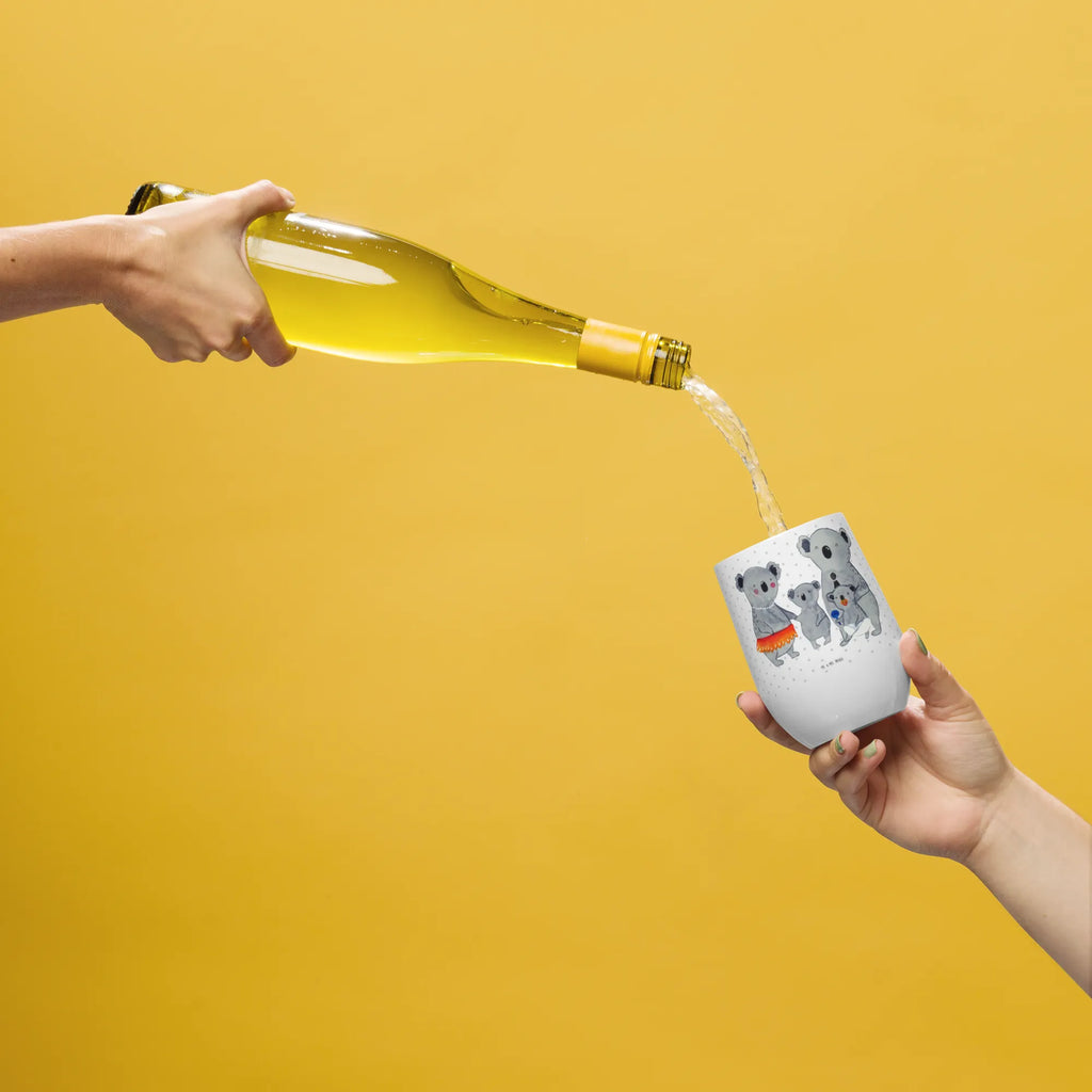 Kieliszek do wina Rodzina koali Öko Weinglas, Becher Aus Edelstahl Für Wein, Weinkelch Klein, Weinbecher Mit Deckel, Klassisches Weinglas, Weinglas Aus Glas, Reise-Weinbecher, Weinbecher, Rotweinglas, Kristallglas Weinglas, Weinglas Set, Mundgeblasenes Weinglas, Umweltfreundliches Weinglas, Weinglas, Kelch Für Wein, Universalglas, Kelchglas, Weinverkostungsglas, Weinbecher Mit Strohhalm, Modernes Weinglas, Bambus-Weinbecher, Weinglas Für Picknick, Weinglas Rustikal, Weinkelch, Trinkbecher Wein, Weinglas Für Party, Weinglas Für Zuhause, Weinglas Elegant, Weinprobierglas, Weinglas Für Garten, Weinglas Aus Kristall, Weinbecher Outdoor, Weinkelch Mit Stiel, Acryl-Weinglas, Weinglas Für Camping, Spülmaschinenfestes Weinglas, Stapelbares Weinglas, Thermo-Weinbecher, Schwenkglas Wein, Weinbecher Ohne Stiel, Weinkelch Groß, Weißweinglas, Kunststoff-Weinglas, Becher Für Wein, Familie, Vatertag, Muttertag, Bruder, Schwester, Mama, Papa, Oma, Opa, Geschwister, Family, Koalas, Familienleben, Koala, Kinder