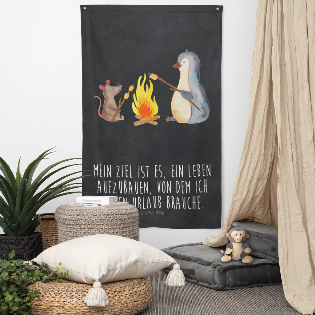 Tapestry Penguin campfire Textil-Kunst, Dekoration, Wanddeko, Wandbehang, Kinderzimmer Wanddeko, Kinderzimmer, Wandteppich, Schmuck-Wandbehang, Wand Deko, Boho, Wandbild, Tapestry, Wandtuch, Kinderzimmer Deko, Kinderzimmer Wand, Tapisserie, Pinguin, Maus, Neustart, Lebensspruch, Marshmallows, Leben, Liebe, Lagerfeuer, Lebensmotivation, Büro, Pinguine, Büroalltag, Motivation, Arbeit, Feuer, grillen, Job