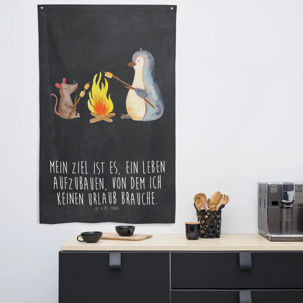 Tapestry Penguin campfire Textil-Kunst, Dekoration, Wanddeko, Wandbehang, Kinderzimmer Wanddeko, Kinderzimmer, Wandteppich, Schmuck-Wandbehang, Wand Deko, Boho, Wandbild, Tapestry, Wandtuch, Kinderzimmer Deko, Kinderzimmer Wand, Tapisserie, Pinguin, Maus, Neustart, Lebensspruch, Marshmallows, Leben, Liebe, Lagerfeuer, Lebensmotivation, Büro, Pinguine, Büroalltag, Motivation, Arbeit, Feuer, grillen, Job