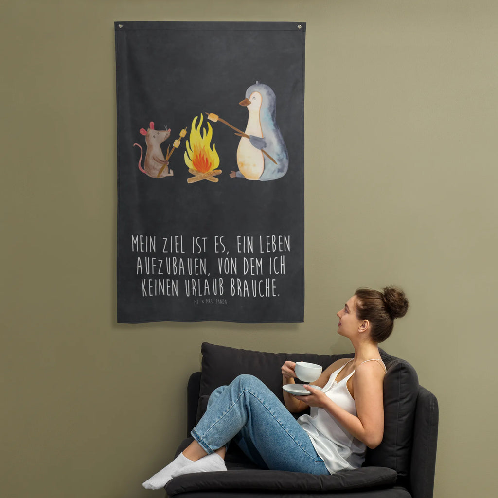 Tapestry Penguin campfire Textil-Kunst, Dekoration, Wanddeko, Wandbehang, Kinderzimmer Wanddeko, Kinderzimmer, Wandteppich, Schmuck-Wandbehang, Wand Deko, Boho, Wandbild, Tapestry, Wandtuch, Kinderzimmer Deko, Kinderzimmer Wand, Tapisserie, Pinguin, Maus, Neustart, Lebensspruch, Marshmallows, Leben, Liebe, Lagerfeuer, Lebensmotivation, Büro, Pinguine, Büroalltag, Motivation, Arbeit, Feuer, grillen, Job