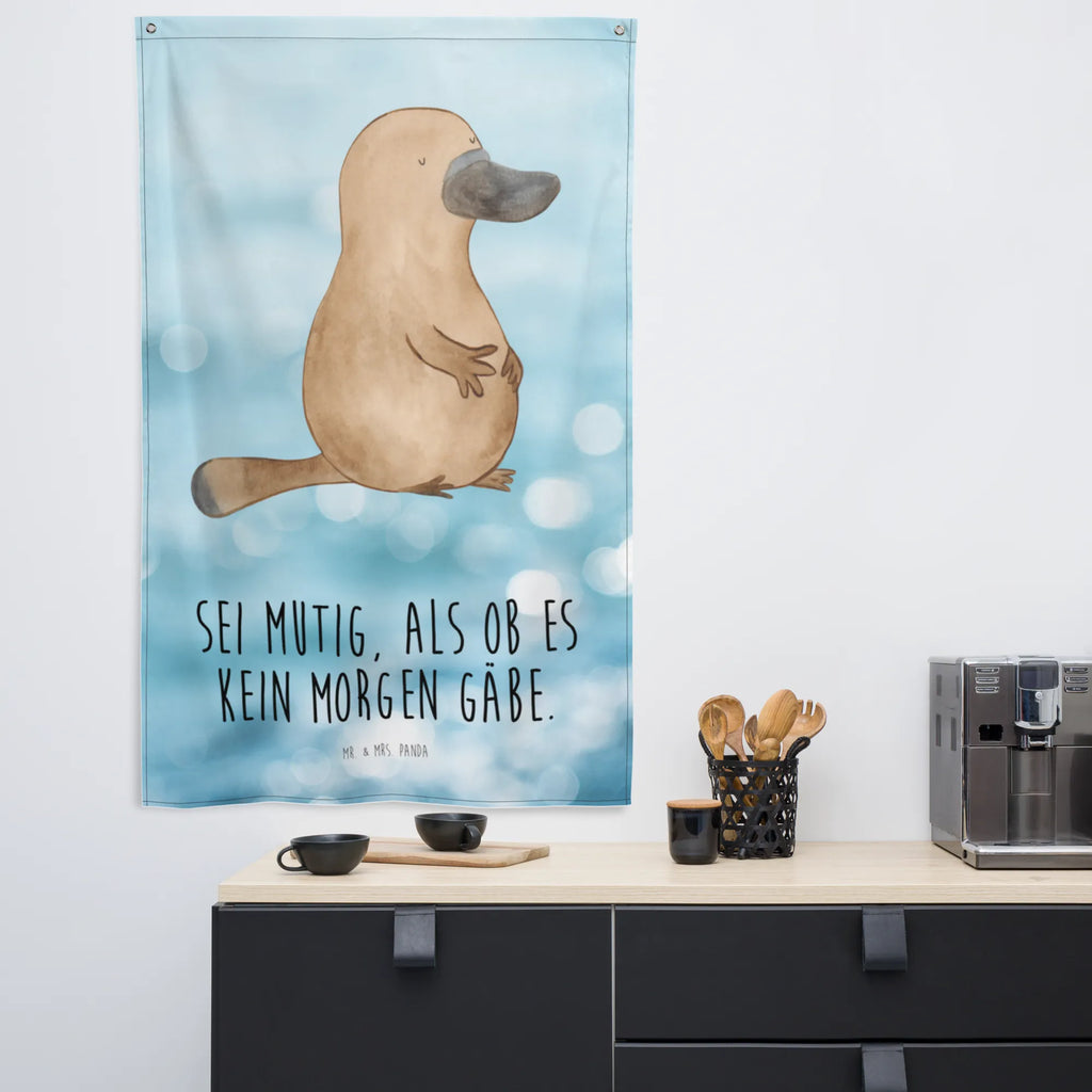 Wandteppich Schnabeltier mutig Tapisserie, Tapestry, Schmuck-Wandbehang, Kinderzimmer Deko, Wandbild, Kinderzimmer Wand, Wandbehang, Wandtuch, Wand Deko, Wandteppich, Kinderzimmer Wanddeko, Boho, Textil-Kunst, Meer, Urlaub, Meerestiere, Motivation, Training, Neustart, Mut, Weltreise, Neuanfang, mutig, Lebensweisheit, Büro, Arbeit, Raodtrip, Schnabeltier, Schnabeltiere