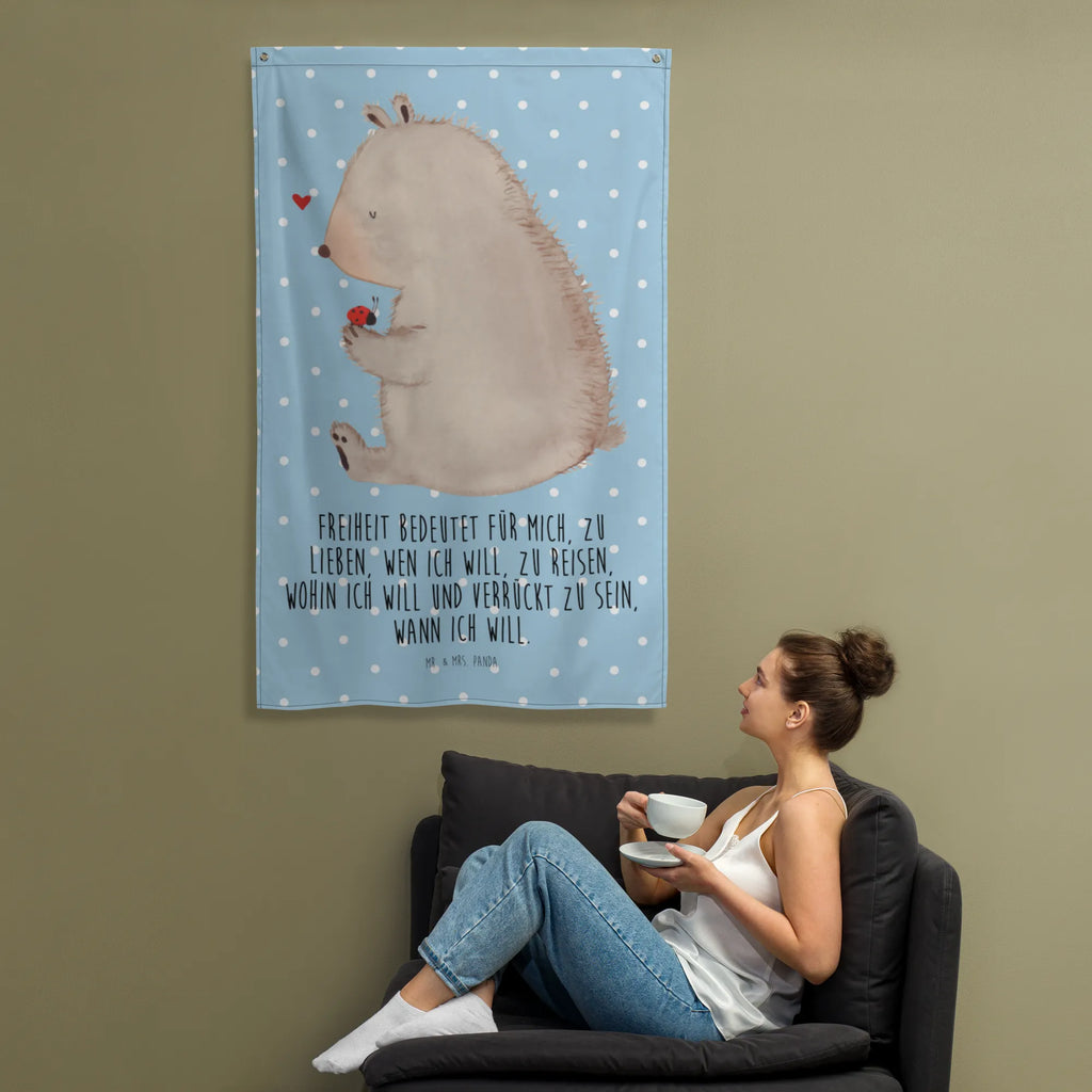 Wandteppich Bär mit Marienkäfer Wandbehang, Kinderzimmer, Wandteppich, Wandtuch, Wand Deko, Textil-Kunst, Boho, Wanddeko, Dekoration, Schmuck-Wandbehang, Tapisserie, Tapestry, Kinderzimmer Deko, Kinderzimmer Wanddeko, Kinderzimmer Wand, Wandbild, Bär, Teddy, Teddybär, Das Leben ist schön, Marienkäfer, Liebe, Motivation, Freiheit