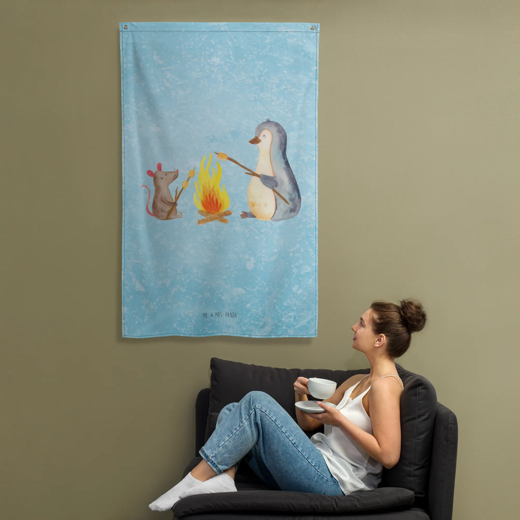 Tapestry Penguin campfire Textil-Kunst, Dekoration, Wanddeko, Wandbehang, Kinderzimmer Wanddeko, Kinderzimmer, Wandteppich, Schmuck-Wandbehang, Wand Deko, Boho, Wandbild, Tapestry, Wandtuch, Kinderzimmer Deko, Kinderzimmer Wand, Tapisserie, Pinguin, Maus, Neustart, Lebensspruch, Marshmallows, Leben, Liebe, Lagerfeuer, Lebensmotivation, Büro, Pinguine, Büroalltag, Motivation, Arbeit, Feuer, grillen, Job