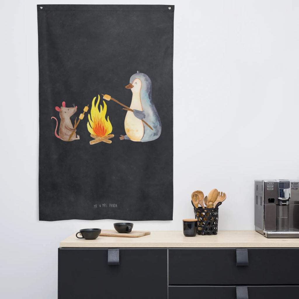 Tapestry Penguin campfire Textil-Kunst, Dekoration, Wanddeko, Wandbehang, Kinderzimmer Wanddeko, Kinderzimmer, Wandteppich, Schmuck-Wandbehang, Wand Deko, Boho, Wandbild, Tapestry, Wandtuch, Kinderzimmer Deko, Kinderzimmer Wand, Tapisserie, Pinguin, Maus, Neustart, Lebensspruch, Marshmallows, Leben, Liebe, Lagerfeuer, Lebensmotivation, Büro, Pinguine, Büroalltag, Motivation, Arbeit, Feuer, grillen, Job