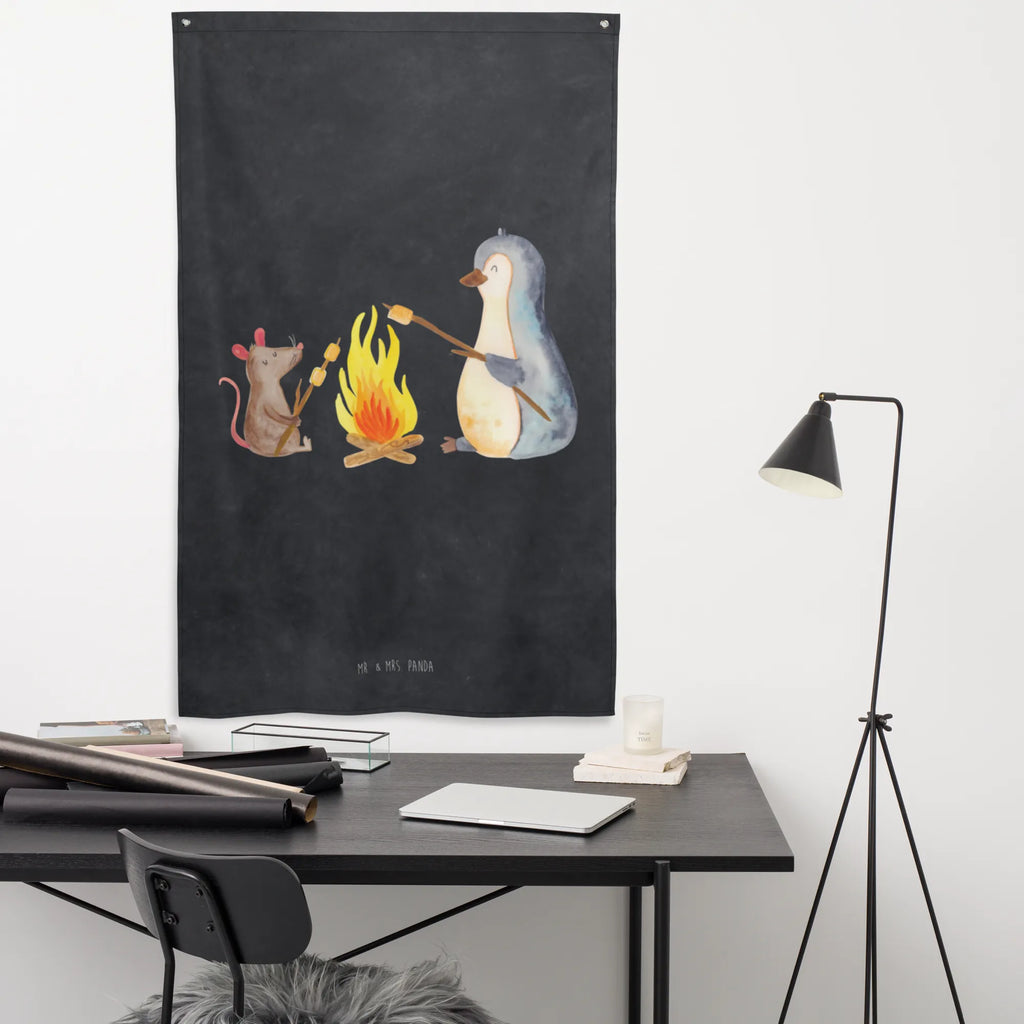 Tapestry Penguin campfire Textil-Kunst, Dekoration, Wanddeko, Wandbehang, Kinderzimmer Wanddeko, Kinderzimmer, Wandteppich, Schmuck-Wandbehang, Wand Deko, Boho, Wandbild, Tapestry, Wandtuch, Kinderzimmer Deko, Kinderzimmer Wand, Tapisserie, Pinguin, Maus, Neustart, Lebensspruch, Marshmallows, Leben, Liebe, Lagerfeuer, Lebensmotivation, Büro, Pinguine, Büroalltag, Motivation, Arbeit, Feuer, grillen, Job