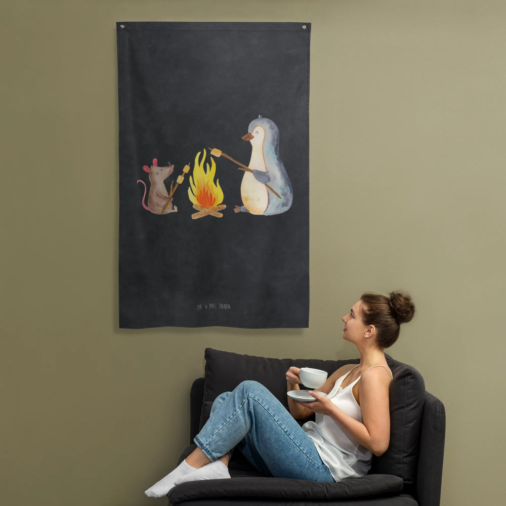 Tapestry Penguin campfire Textil-Kunst, Dekoration, Wanddeko, Wandbehang, Kinderzimmer Wanddeko, Kinderzimmer, Wandteppich, Schmuck-Wandbehang, Wand Deko, Boho, Wandbild, Tapestry, Wandtuch, Kinderzimmer Deko, Kinderzimmer Wand, Tapisserie, Pinguin, Maus, Neustart, Lebensspruch, Marshmallows, Leben, Liebe, Lagerfeuer, Lebensmotivation, Büro, Pinguine, Büroalltag, Motivation, Arbeit, Feuer, grillen, Job