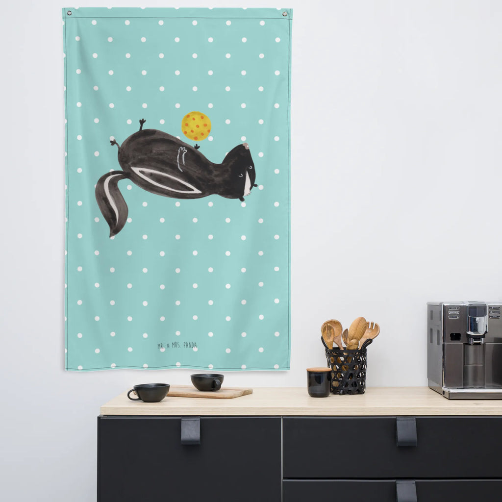 Arrasy skunks piłka Tapestry, Wandbild, Wandtuch, Wandteppich, Wanddeko, Tapisserie, Schmuck-Wandbehang, Textil-Kunst, Wandbehang, Boho, Kinderzimmer, Wand Deko, Kinderzimmer Wand, Dekoration, Kinderzimmer Deko, Kinderzimmer Wanddeko, Stinktier, Skunk, Wildtier, Raubtier, Stinki, Stinker, verspielt, Weisheit