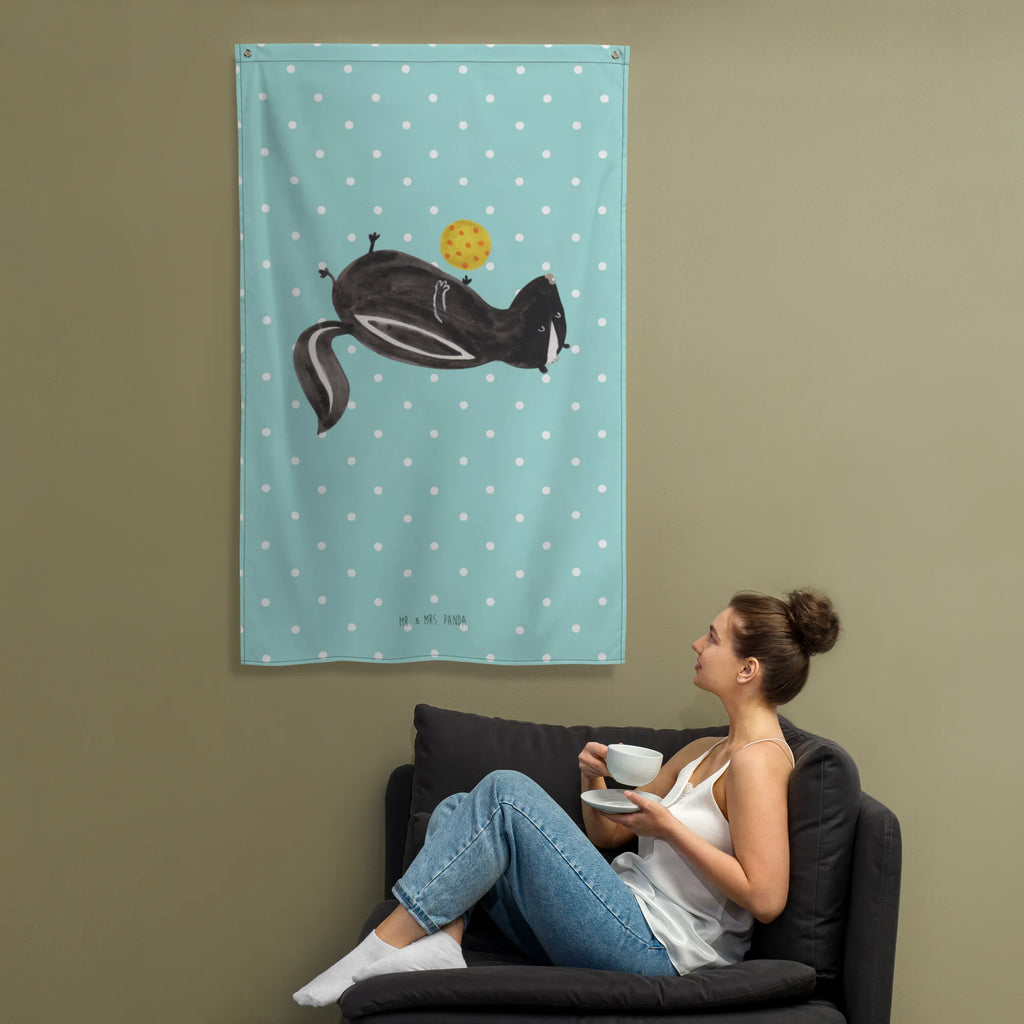 Arrasy skunks piłka Tapestry, Wandbild, Wandtuch, Wandteppich, Wanddeko, Tapisserie, Schmuck-Wandbehang, Textil-Kunst, Wandbehang, Boho, Kinderzimmer, Wand Deko, Kinderzimmer Wand, Dekoration, Kinderzimmer Deko, Kinderzimmer Wanddeko, Stinktier, Skunk, Wildtier, Raubtier, Stinki, Stinker, verspielt, Weisheit