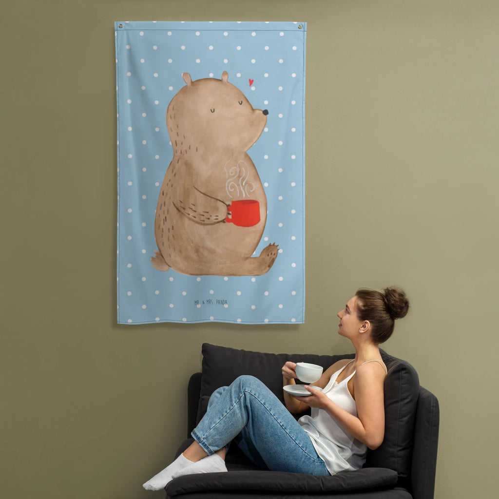Wandteppich Bär Kaffee Wandbild, Tapestry, Tapisserie, Schmuck-Wandbehang, Kinderzimmer Wanddeko, Wandbehang, Textil-Kunst, Boho, Wandtuch, Wandteppich, Kinderzimmer Deko, Kinderzimmer Wand, Wand Deko, Teddy, Bär, Teddybär, Coffee, Welt Retten, Motivation, Bären, Guten Morgen, Welt Erobern, Morgenroutine, Kaffee