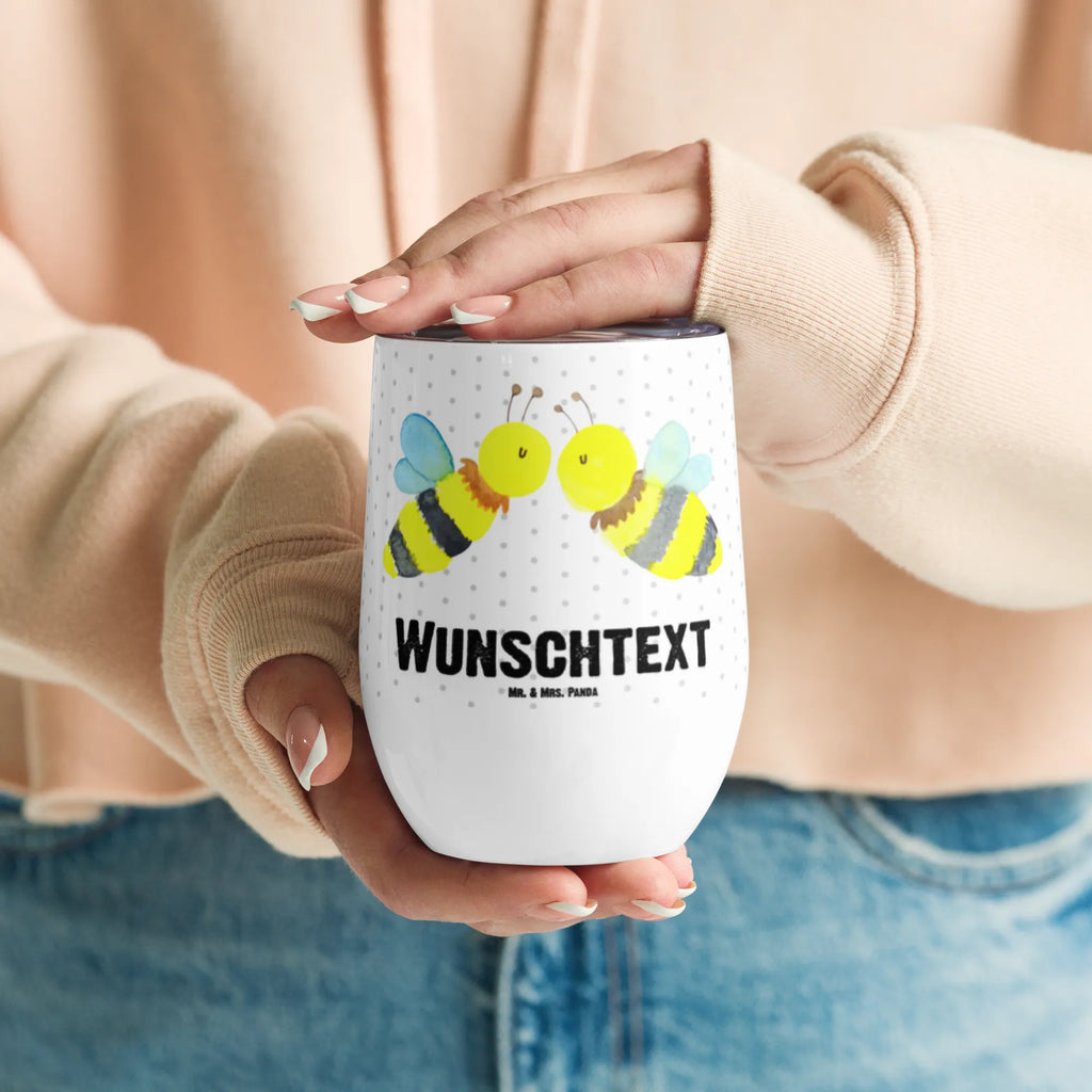 Personalisierter Weinbecher Biene Liebe Weinglas Für Zuhause Mit Namensgravur, Stapelbares Weinglas Mit Namen, Weinglas Mit Namensgravur, Thermo-Weinbecher Mit Namensaufdruck, Weinbecher Mit Namen, Umweltfreundliches Weinglas Mit Namen, Becher Für Wein Mit Namensdruck, Trinkbecher Wein Mit Namen, Klassisches Weinglas Mit Namensgravur, Öko Weinglas Mit Namensdruck, Kunststoff-Weinglas Mit Namen, Rustikaler Weinbecher Mit Namen, Mundgeblasenes Weinglas Mit Namen, Becher Aus Edelstahl Für Wein Mit Namen, Universalglas Mit Namensgravur, Weinbecher Für Camping Mit Namensgravur, Weinglas Für Party Mit Wunschname, Kristallglas Weinglas Mit Wunschname, Acryl-Weinbecher Mit Namensgravur, Kelchglas Mit Wunschname, Personalisierter Weinbecher, Weinbecher Mit Deckel Und Namen, Weinbecher Für Picknick Mit Namen, Spülmaschinenfestes Weinglas Mit Gravur, Weinglas Mit Initialen, Weinbecher Aus Edelstahl Mit Namen, Reise-Weinbecher Mit Namen, Modernes Weinglas Mit Wunschname, Bambus-Weinbecher Mit Wunschname, Biene, Wespe, Hummel