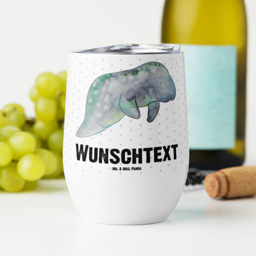 Personalisierter Weinbecher Seekuh chillt Weinbecher Für Camping Mit Namensgravur, Trinkbecher Wein Mit Namen, Modernes Weinglas Mit Wunschname, Weinbecher Mit Namen, Reise-Weinbecher Mit Namen, Öko Weinglas Mit Namensdruck, Kunststoff-Weinglas Mit Namen, Stapelbares Weinglas Mit Namen, Weinglas Für Party Mit Wunschname, Weinbecher Aus Edelstahl Mit Namen, Weinbecher Mit Deckel Und Namen, Kelchglas Mit Wunschname, Kristallglas Weinglas Mit Wunschname, Weinglas Für Zuhause Mit Namensgravur, Weinbecher Für Picknick Mit Namen, Weinglas Mit Namensgravur, Klassisches Weinglas Mit Namensgravur, Personalisierter Weinbecher, Becher Aus Edelstahl Für Wein Mit Namen, Spülmaschinenfestes Weinglas Mit Gravur, Bambus-Weinbecher Mit Wunschname, Weinglas Mit Initialen, Universalglas Mit Namensgravur, Acryl-Weinbecher Mit Namensgravur, Umweltfreundliches Weinglas Mit Namen, Rustikaler Weinbecher Mit Namen, Mundgeblasenes Weinglas Mit Namen, Thermo-Weinbecher Mit Namensaufdruck, Becher Für Wein Mit Namensdruck, Meerestiere, Meer, Urlaub, Essen, Süßigkeiten, Seekuh, Diätwahn, Zucker, Abnehmen, Diät, Seekühe
