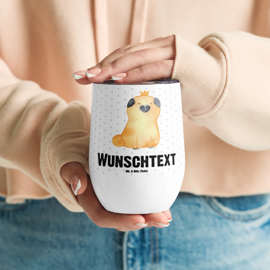 Personalisierter Weinbecher Mops Krone Trinkbecher Wein Mit Namen, Thermo-Weinbecher Mit Namensaufdruck, Universalglas Mit Namensgravur, Acryl-Weinbecher Mit Namensgravur, Becher Aus Edelstahl Für Wein Mit Namen, Modernes Weinglas Mit Wunschname, Kelchglas Mit Wunschname, Kristallglas Weinglas Mit Wunschname, Öko Weinglas Mit Namensdruck, Umweltfreundliches Weinglas Mit Namen, Weinglas Für Zuhause Mit Namensgravur, Weinbecher Mit Deckel Und Namen, Weinbecher Mit Namen, Mundgeblasenes Weinglas Mit Namen, Rustikaler Weinbecher Mit Namen, Weinglas Mit Initialen, Bambus-Weinbecher Mit Wunschname, Weinglas Mit Namensgravur, Personalisierter Weinbecher, Reise-Weinbecher Mit Namen, Weinbecher Für Picknick Mit Namen, Weinbecher Für Camping Mit Namensgravur, Becher Für Wein Mit Namensdruck, Kunststoff-Weinglas Mit Namen, Klassisches Weinglas Mit Namensgravur, Spülmaschinenfestes Weinglas Mit Gravur, Weinglas Für Party Mit Wunschname, Stapelbares Weinglas Mit Namen, Weinbecher Aus Edelstahl Mit Namen, Hund, Hundemotiv, Haustier, Hunderasse, Tierliebhaber, Hundebesitzer, Sprüche, lustig, Mops, allergisch, kinderlos, Hundebesitzer. Spruch, Hausregel