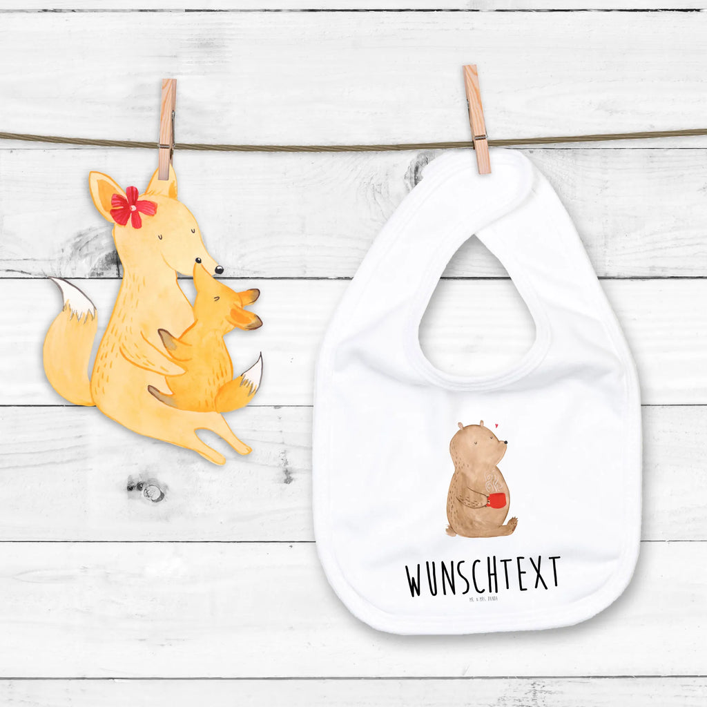 Personalisiertes Babylätzchen Bär Kaffee Halstuch Für Babys Personalisiert, Geschenk Zur Geburt, Lätzchen Mit Initialen, Dreieckstuch Baby Mit Namen, Personalisiertes Babylätzchen Für Mädchen, Babyausstattung, Lätzchen Mit Spruch Und Namen, Individuelles Babylätzchen, Spucktuch Baby Mit Name, Babymode, Babylätzchen Für Taufe Personalisiert, Babylätzchen Mit Motiv Und Namen, Baumwoll Lätzchen Mit Text, Babylatz, Babyhalstuch Mit Namen, Bedrucktes Babylätzchen Mit Wunschtext, Babyshower, Baby Erstausstattung, Babyartikel, Babykleidung, Sabberlätzchen Personalisiert, Babylätzchen Mit Text Für Kita Oder Krippe, Handgemachtes Babylätzchen Mit Personalisierung, Geschenkidee Baby Lätzchen Personalisiert, Lätzchen Mit Datum Oder Spruch, Baby Lätzchen Geschenk Mit Namen, Eltern, Bio Babylätzchen Personalisiert, Babyparty, Personalisierter Babylätzchen, Kinderkleidung, Babylätzchen Selbst Gestalten, Babylätzchen Mit Namen, Lätze, Neugeborenen Lätzchen Mit Namen, Lustiges Lätzchen Mit Wunschtext, Kleinkind, Personalisiertes Babylätzchen Für Jungen, Baby Lätzchen Mit Wunschtext, Baby Halstuch Mit Persönlichem Text, Teddy, Bär, Teddybär, Bären, Guten Morgen, Kaffee, Welt Erobern, Coffee, Motivation, Welt Retten, Morgenroutine