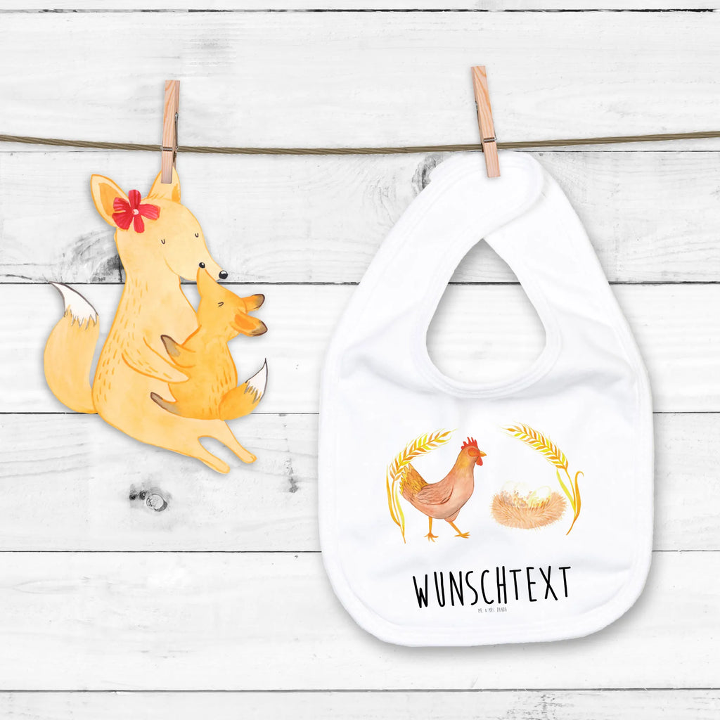 Personalisiertes Babylätzchen Huhn stolz Handgemachtes Babylätzchen Mit Personalisierung, Baby Lätzchen Geschenk Mit Namen, Babylätzchen Mit Motiv Und Namen, Bedrucktes Babylätzchen Mit Wunschtext, Babyhalstuch Mit Namen, Lätzchen Mit Initialen, Geschenkidee Baby Lätzchen Personalisiert, Lustiges Lätzchen Mit Wunschtext, Bio Babylätzchen Personalisiert, Babylätzchen Selbst Gestalten, Neugeborenen Lätzchen Mit Namen, Personalisiertes Babylätzchen Für Jungen, Spucktuch Baby Mit Name, Sabberlätzchen Personalisiert, Baumwoll Lätzchen Mit Text, Halstuch Für Babys Personalisiert, Dreieckstuch Baby Mit Namen, Babylätzchen Mit Namen, Babylätzchen Für Taufe Personalisiert, Lätzchen Mit Datum Oder Spruch, Individuelles Babylätzchen, Babylätzchen Mit Text Für Kita Oder Krippe, Personalisierter Babylätzchen, Lätzchen Mit Spruch Und Namen, Baby Lätzchen Mit Wunschtext, Personalisiertes Babylätzchen Für Mädchen, Baby Halstuch Mit Persönlichem Text, Bauernhof, Hoftiere, Landwirt, Landwirtin, Geburt, Henne, Motivation, Hof, Spruch, Hühner, Eier, Schwangerschaft, Hahn, Landleben, Magie