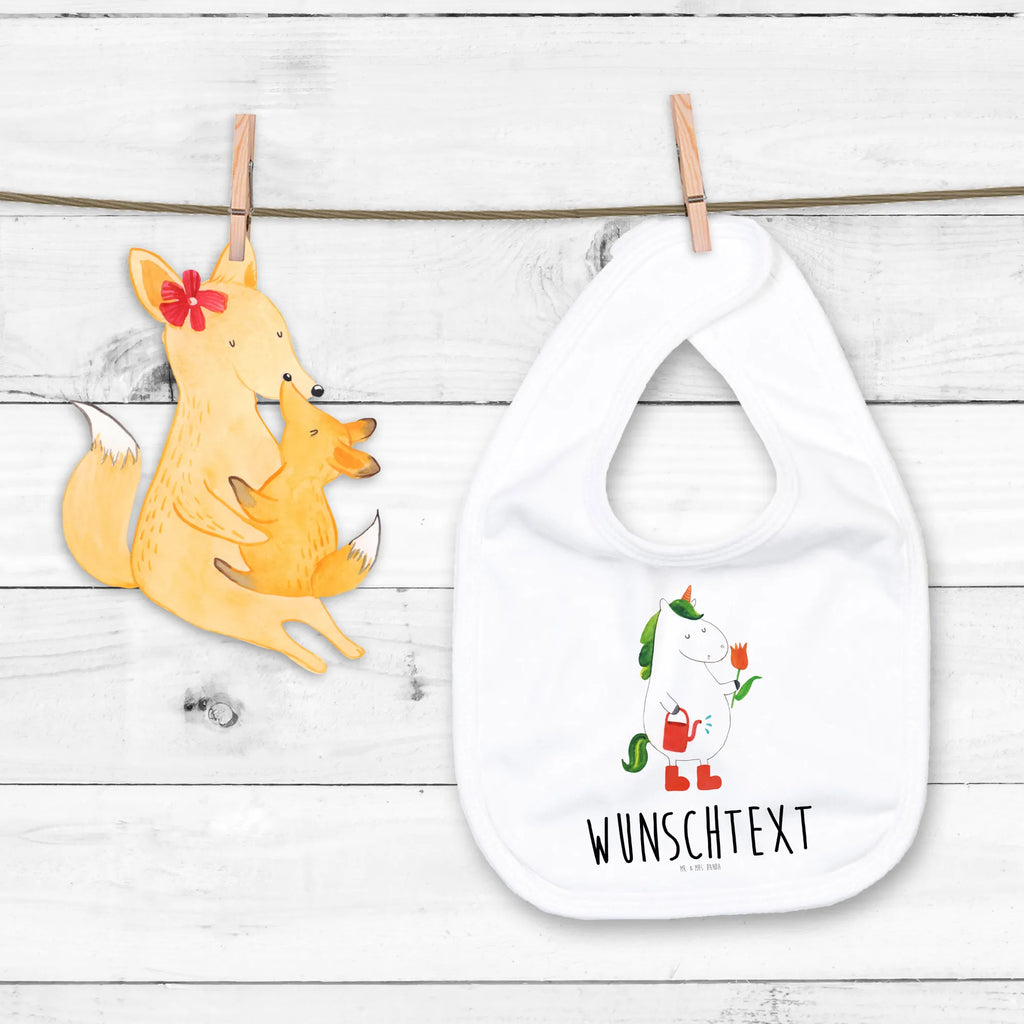 Personalisiertes Babylätzchen Einhorn Gärtner Lätzchen Mit Datum Oder Spruch, Neugeborenen Lätzchen Mit Namen, Dreieckstuch Baby Mit Namen, Lustiges Lätzchen Mit Wunschtext, Babylätzchen Für Taufe Personalisiert, Baby Lätzchen Mit Wunschtext, Baumwoll Lätzchen Mit Text, Lätzchen Mit Spruch Und Namen, Bedrucktes Babylätzchen Mit Wunschtext, Personalisiertes Babylätzchen Für Mädchen, Lätzchen Mit Initialen, Babylätzchen Mit Namen, Babyhalstuch Mit Namen, Personalisierter Babylätzchen, Bio Babylätzchen Personalisiert, Babylätzchen Selbst Gestalten, Geschenkidee Baby Lätzchen Personalisiert, Personalisiertes Babylätzchen Für Jungen, Sabberlätzchen Personalisiert, Handgemachtes Babylätzchen Mit Personalisierung, Babylätzchen Mit Text Für Kita Oder Krippe, Babylätzchen Mit Motiv Und Namen, Baby Halstuch Mit Persönlichem Text, Halstuch Für Babys Personalisiert, Spucktuch Baby Mit Name, Individuelles Babylätzchen, Baby Lätzchen Geschenk Mit Namen, Einhorn, Einhörner, Einhorn Deko, Unicorn, Garten, Luftballon, Blume, Giesskanne, Freundin, Stiefel, Freude, Gießkanne, Lebenslust