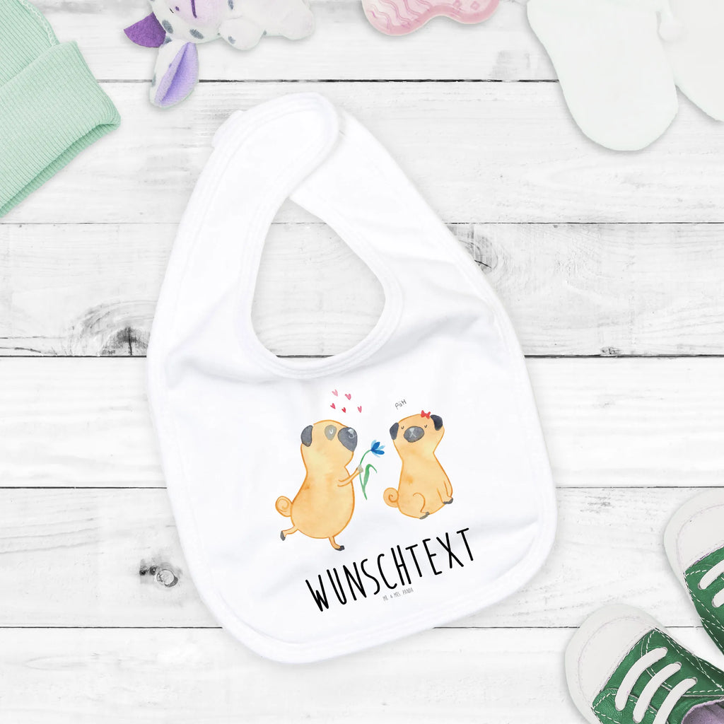Personalisiertes Babylätzchen Mops verliebt Personalisiertes Babylätzchen Für Mädchen, Babylätzchen Mit Namen, Dreieckstuch Baby Mit Namen, Babylätzchen Für Taufe Personalisiert, Babyhalstuch Mit Namen, Baumwoll Lätzchen Mit Text, Bio Babylätzchen Personalisiert, Babylätzchen Mit Motiv Und Namen, Babylätzchen Mit Text Für Kita Oder Krippe, Neugeborenen Lätzchen Mit Namen, Halstuch Für Babys Personalisiert, Bedrucktes Babylätzchen Mit Wunschtext, Handgemachtes Babylätzchen Mit Personalisierung, Lätzchen Mit Spruch Und Namen, Lätzchen Mit Datum Oder Spruch, Sabberlätzchen Personalisiert, Spucktuch Baby Mit Name, Geschenkidee Baby Lätzchen Personalisiert, Personalisiertes Babylätzchen Für Jungen, Baby Halstuch Mit Persönlichem Text, Lätzchen Mit Initialen, Baby Lätzchen Mit Wunschtext, Personalisierter Babylätzchen, Babylätzchen Selbst Gestalten, Lustiges Lätzchen Mit Wunschtext, Baby Lätzchen Geschenk Mit Namen, Individuelles Babylätzchen, Hund, Hundemotiv, Haustier, Hunderasse, Tierliebhaber, Hundebesitzer, Sprüche, Liebesspruch. Verlobt, Partner, Möpse, Geschenk Freund, Mops, Liebe, verliebt, Hundeliebe