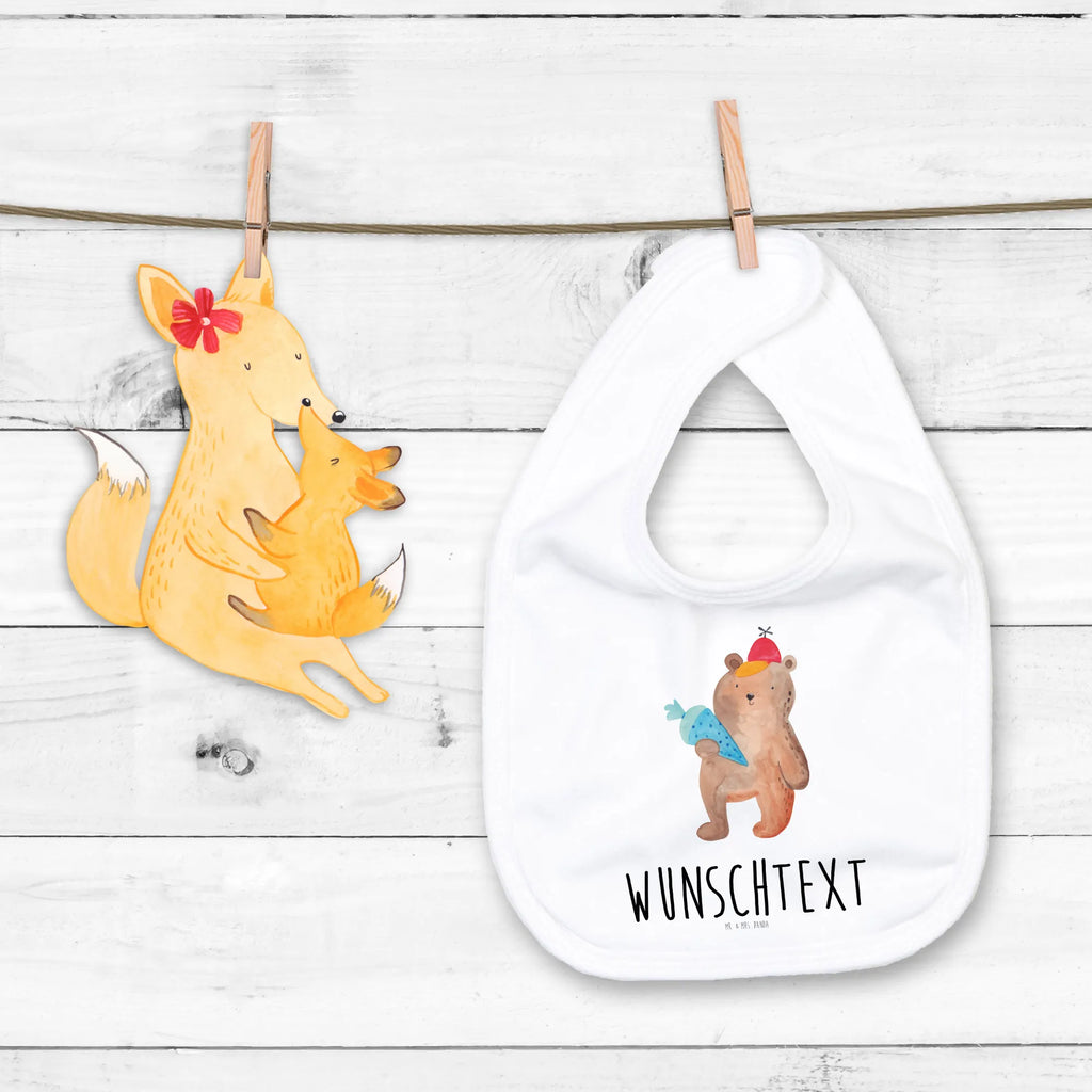 Personalisiertes Babylätzchen Bär mit Schultüte Babylätzchen Selbst Gestalten, Halstuch Für Babys Personalisiert, Baby Halstuch Mit Persönlichem Text, Baby Lätzchen Mit Wunschtext, Geschenkidee Baby Lätzchen Personalisiert, Lätzchen Mit Spruch Und Namen, Handgemachtes Babylätzchen Mit Personalisierung, Individuelles Babylätzchen, Neugeborenen Lätzchen Mit Namen, Baumwoll Lätzchen Mit Text, Bedrucktes Babylätzchen Mit Wunschtext, Babylätzchen Mit Namen, Spucktuch Baby Mit Name, Babylätzchen Für Taufe Personalisiert, Dreieckstuch Baby Mit Namen, Baby Lätzchen Geschenk Mit Namen, Lätzchen Mit Initialen, Lätzchen Mit Datum Oder Spruch, Bio Babylätzchen Personalisiert, Personalisierter Babylätzchen, Personalisiertes Babylätzchen Für Mädchen, Sabberlätzchen Personalisiert, Personalisiertes Babylätzchen Für Jungen, Babyhalstuch Mit Namen, Babylätzchen Mit Text Für Kita Oder Krippe, Babylätzchen Mit Motiv Und Namen, Lustiges Lätzchen Mit Wunschtext, Bär, Teddy, Teddybär, Schulbeginn, Schule Geschenk, Erster Schultag Geschenk, Bär Motiv, Einschulung Geschenk, Schultüte, Grundschule, Schulanfang