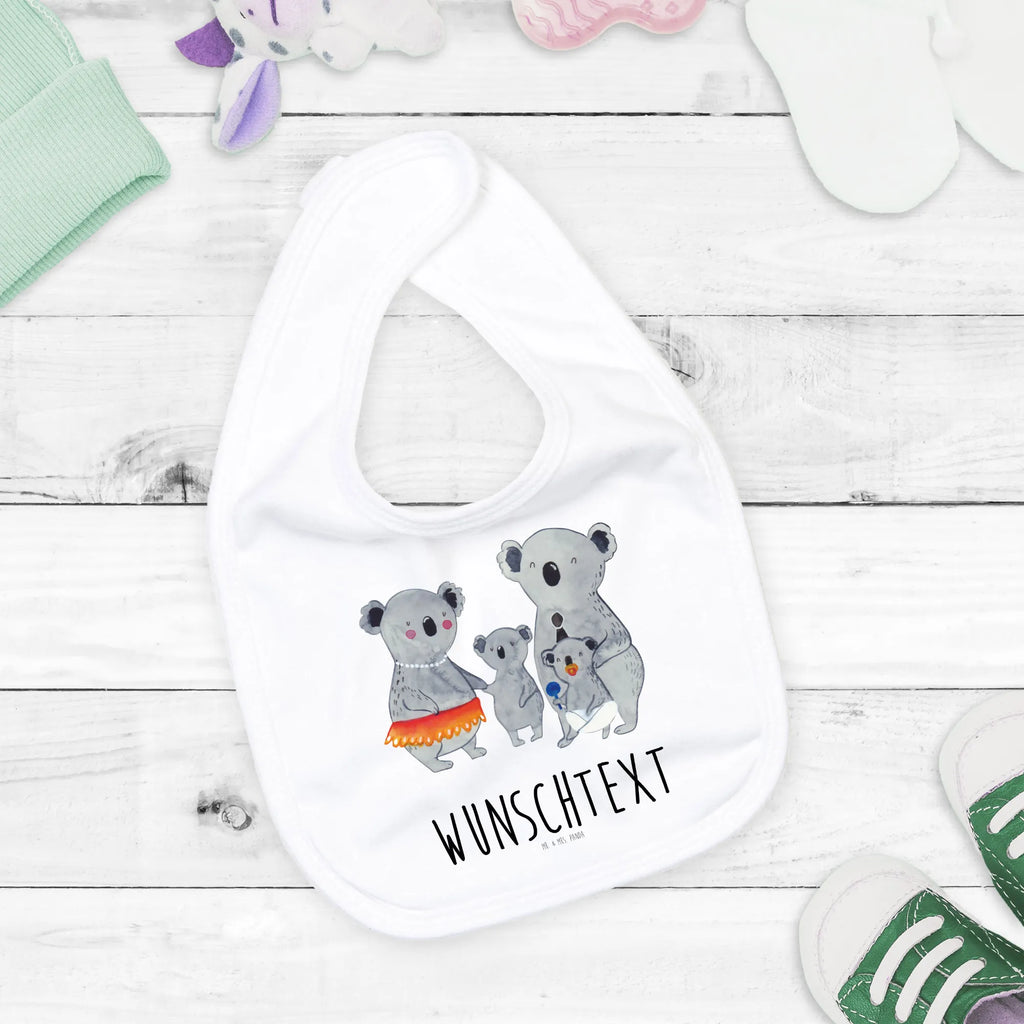 Personalisiertes Babylätzchen Koala Familie Babylätzchen Für Taufe Personalisiert, Personalisierter Babylätzchen, Babylätzchen Mit Motiv Und Namen, Baby Lätzchen Mit Wunschtext, Baumwoll Lätzchen Mit Text, Individuelles Babylätzchen, Babylätzchen Mit Text Für Kita Oder Krippe, Lätzchen Mit Initialen, Lätzchen Mit Spruch Und Namen, Dreieckstuch Baby Mit Namen, Handgemachtes Babylätzchen Mit Personalisierung, Halstuch Für Babys Personalisiert, Neugeborenen Lätzchen Mit Namen, Bedrucktes Babylätzchen Mit Wunschtext, Lustiges Lätzchen Mit Wunschtext, Babylätzchen Mit Namen, Baby Lätzchen Geschenk Mit Namen, Lätzchen Mit Datum Oder Spruch, Babylätzchen Selbst Gestalten, Bio Babylätzchen Personalisiert, Baby Halstuch Mit Persönlichem Text, Spucktuch Baby Mit Name, Sabberlätzchen Personalisiert, Personalisiertes Babylätzchen Für Jungen, Geschenkidee Baby Lätzchen Personalisiert, Babyhalstuch Mit Namen, Personalisiertes Babylätzchen Für Mädchen, Familie, Vatertag, Muttertag, Bruder, Schwester, Mama, Papa, Oma, Opa, Family, Geschwister, Familienleben, Koala, Kinder, Koalas