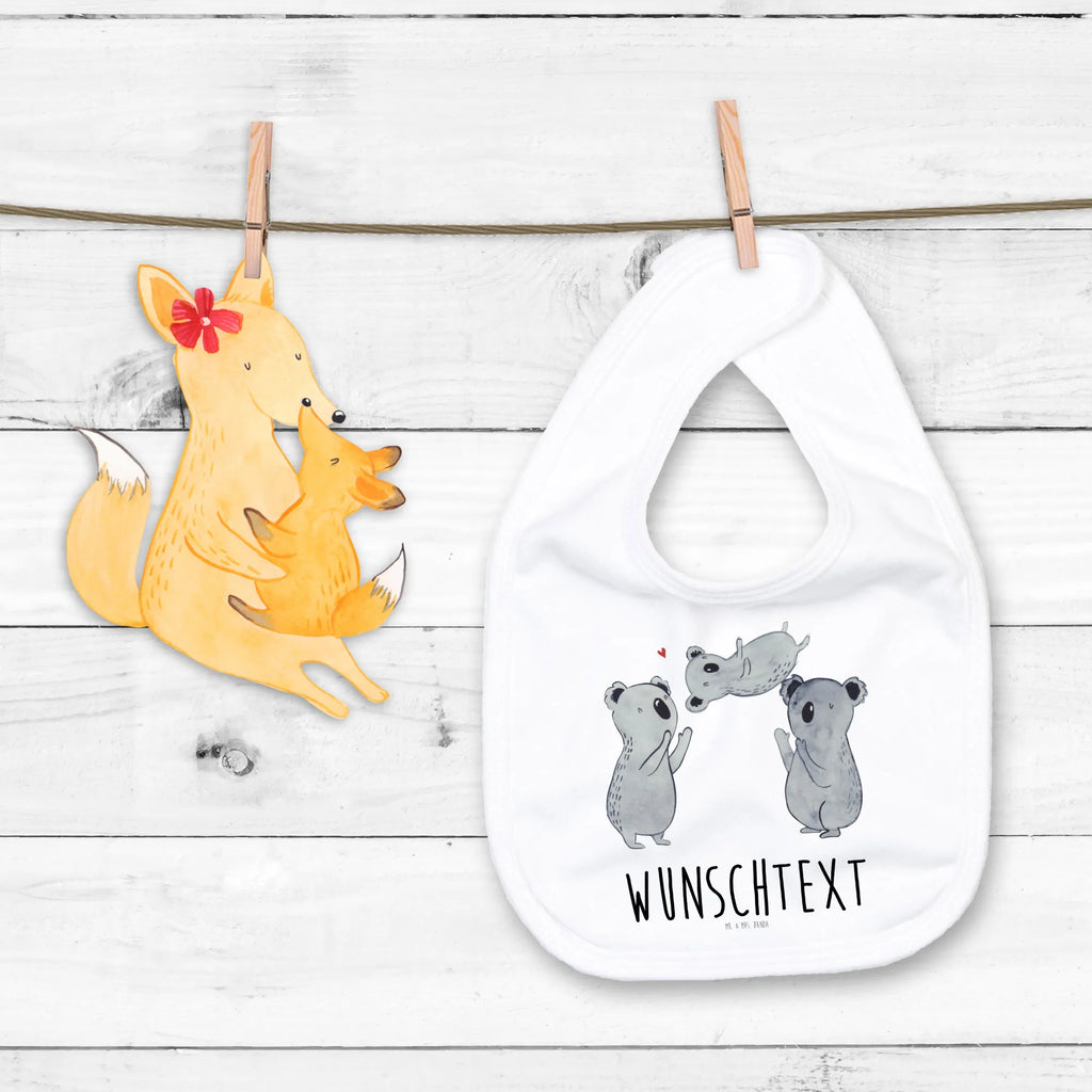 Personalisiertes Babylätzchen Koala Feiern Sich Baby Lätzchen Geschenk Mit Namen, Geschenkidee Baby Lätzchen Personalisiert, Baby Halstuch Mit Persönlichem Text, Spucktuch Baby Mit Name, Halstuch Für Babys Personalisiert, Babyhalstuch Mit Namen, Bedrucktes Babylätzchen Mit Wunschtext, Personalisiertes Babylätzchen Für Mädchen, Personalisiertes Babylätzchen Für Jungen, Personalisierter Babylätzchen, Lätzchen Mit Initialen, Bio Babylätzchen Personalisiert, Babylätzchen Mit Text Für Kita Oder Krippe, Babylätzchen Mit Motiv Und Namen, Sabberlätzchen Personalisiert, Handgemachtes Babylätzchen Mit Personalisierung, Lustiges Lätzchen Mit Wunschtext, Lätzchen Mit Spruch Und Namen, Individuelles Babylätzchen, Babylätzchen Für Taufe Personalisiert, Babylätzchen Selbst Gestalten, Babylätzchen Mit Namen, Lätzchen Mit Datum Oder Spruch, Dreieckstuch Baby Mit Namen, Neugeborenen Lätzchen Mit Namen, Baumwoll Lätzchen Mit Text, Baby Lätzchen Mit Wunschtext, Geburtstag, Geburtstagsgeschenk, Geschenk, Liebe, Familie, Eltern, Herz, Kind, Koala
