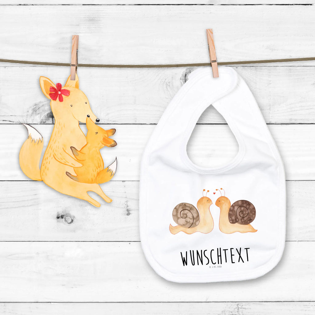 Personalisiertes Babylätzchen Schnecken Liebe Baumwoll Lätzchen Mit Text, Babylätzchen Für Taufe Personalisiert, Lätzchen Mit Datum Oder Spruch, Bedrucktes Babylätzchen Mit Wunschtext, Dreieckstuch Baby Mit Namen, Lätzchen Mit Initialen, Sabberlätzchen Personalisiert, Bio Babylätzchen Personalisiert, Babylätzchen Mit Text Für Kita Oder Krippe, Babylätzchen Mit Motiv Und Namen, Baby Halstuch Mit Persönlichem Text, Spucktuch Baby Mit Name, Baby Lätzchen Geschenk Mit Namen, Babyhalstuch Mit Namen, Babylätzchen Mit Namen, Individuelles Babylätzchen, Personalisiertes Babylätzchen Für Jungen, Halstuch Für Babys Personalisiert, Personalisiertes Babylätzchen Für Mädchen, Handgemachtes Babylätzchen Mit Personalisierung, Lustiges Lätzchen Mit Wunschtext, Geschenkidee Baby Lätzchen Personalisiert, Baby Lätzchen Mit Wunschtext, Personalisierter Babylätzchen, Neugeborenen Lätzchen Mit Namen, Lätzchen Mit Spruch Und Namen, Babylätzchen Selbst Gestalten, Liebe, Partner, Freund, Freundin, Ehemann, Ehefrau, Heiraten, Verlobung, Heiratsantrag, Liebesgeschenk, Jahrestag, Hocheitstag