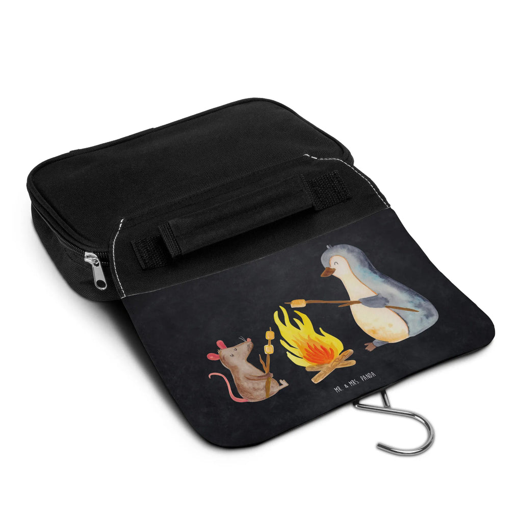 Kulturbeutel Pinguin Lagerfeuer Schminktasche, Necessaire, Kulturtasche, hygienebeutel, beautycase, Waschtasche, Reisebeutel, Kulturbeutel, Kulturbeutel Waschbar, Toilettentasche, Waschbeutel, Kosmetiktasche, badtasche, Schminkbeutel, hygienetasche, Pinguin, Büroalltag, Büro, Lebensspruch, Lagerfeuer, Arbeit, Feuer, Leben, Grillen, Marshmallows, Job, Motivation, Neustart, Maus, Liebe, Pinguine, Lebensmotivation