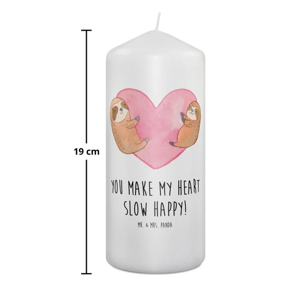 Kerze Faultiere Herz Geburtstagskerze, Stumpenkerze, Kommunionskerze, Geburtskerze, Wachskerze, Handgemachte Kerze, Hochzeitskerze, Blockkerze, Dekorative Kerze, Dekokerze, Wunschkerze, Schmuckkerze, Dinnerkerze, Erinnerungskerze, Tischkerze, Osterkerze, Zylinderkerze, Grosse Kerze, Erinnerungslicht, Bedruckte Kerze, Kerze Mit Motiv, Kerze Mit Spruch, Gartenkerze, Weihnachtskerze, Adventskerze, Tafelkerze, Laternenkerze, Freundin, Freund, Liebe, Liebesgeschenk, Jahrestag, Verlobung, Partner, Ehemann, Ehefrau, Heiraten, Heiratsantrag, Hocheitstag, Mitbringsel, Geschenk für Freundin, Geschenk für Frauen, für Männer, für Ehemann, Hochzeitstag, Valentinstag, Geschenk für Partner, Liebesbeweis