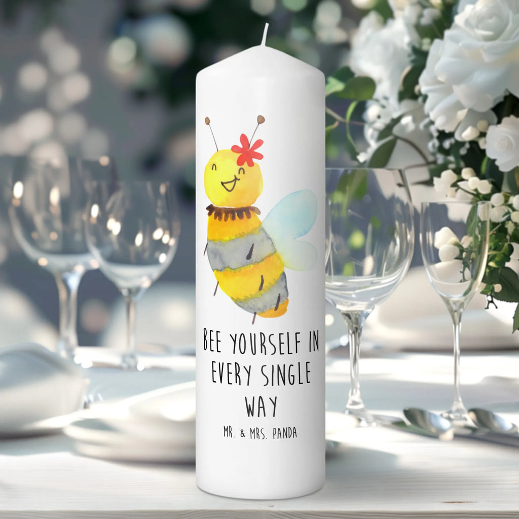 Kerze Biene Blume Schmuckkerze, Tafelkerze, Dekokerze, Wachskerze, Tischkerze, Zylinderkerze, Hochzeitskerze, Osterkerze, Weihnachtskerze, Laternenkerze, Bedruckte Kerze, Kerze Mit Spruch, Geburtskerze, Adventskerze, Kerze Mit Motiv, Erinnerungskerze, Erinnerungslicht, Blockkerze, Stumpenkerze, Dinnerkerze, Wunschkerze, Gartenkerze, Handgemachte Kerze, Dekorative Kerze, Kommunionskerze, Geburtstagskerze, Grosse Kerze, Biene, Wespe, Hummel