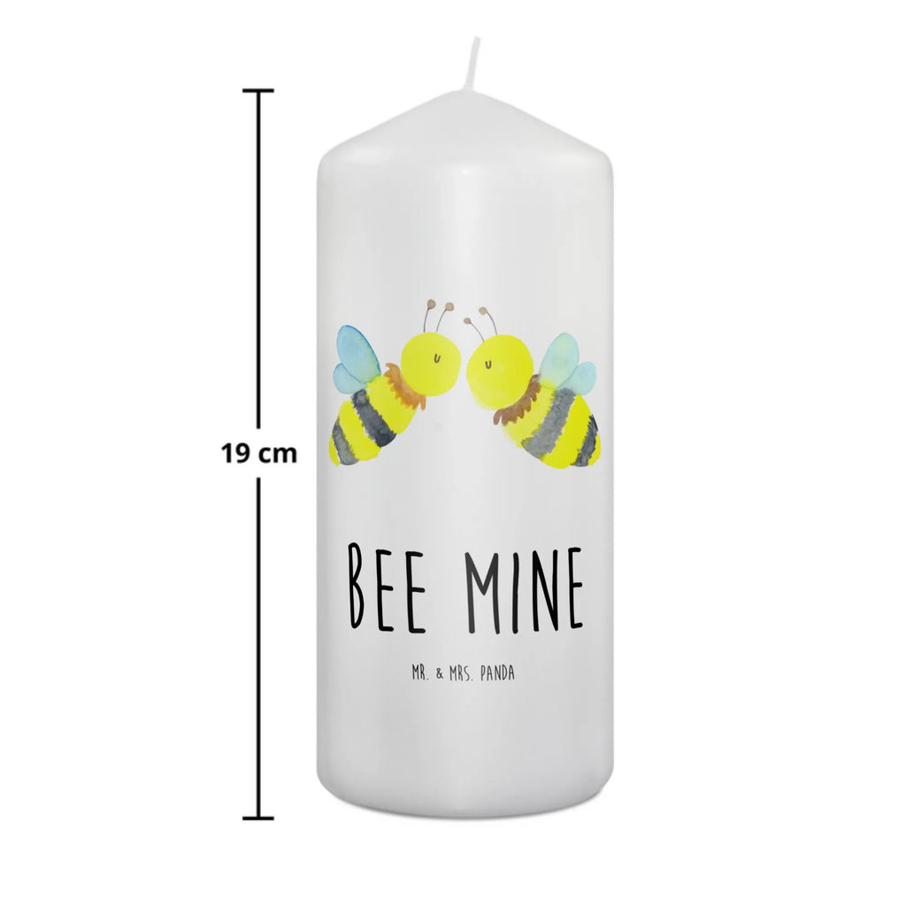 Kerze Biene Liebe Gartenkerze, Glas-Kerze, Kerze Für Kommunion, Grablicht, Tischkerze, Kerze Mit Prägung, Grabkerze, Duftkerze, Sojawachskerze, Kerze Mit Namensgravur, Kerze Mit Gravur, Kerze Für Firmung, Kerze Für Ostern, Bio-Kerze, Kerze Für Weihnachten, Kerze Für Taufe, Gedenkkerze, Metall-Kerze, Stumpenkerzen-Set, Laternenkerze, Stearin­kerze, Outdoor-Kerze, Teelicht, Kerze Mit Fotoeinleger, Kerze Ohne Duft, Trauerkerze, Dinnerkerze, Kerze Für Geburtstag, Blockkerze, Tafelkerze, Kerze Mit Motiv, Handgemachte Kerze, Kerze Mit Duft, Kerze, Handgegossene Kerze, Kerze Für Advent, Kerze Mit Spruch, Kerze Für Hochzeit, Fair-Trade-Kerze, Stumpenkerze, Kerze Als Gastgeschenk, Dinnerkerzenpaar, Votivkerze, Andachtskerze, Streukerze, Stabkerze, Biene, Wespe, Hummel