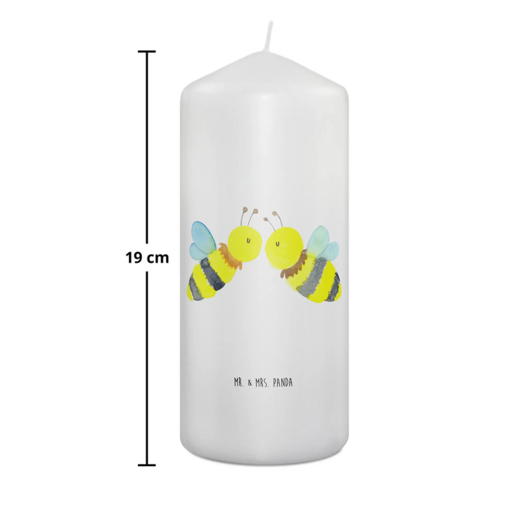 Kerze Biene Liebe Gartenkerze, Glas-Kerze, Kerze Für Kommunion, Grablicht, Tischkerze, Kerze Mit Prägung, Grabkerze, Duftkerze, Sojawachskerze, Kerze Mit Namensgravur, Kerze Mit Gravur, Kerze Für Firmung, Kerze Für Ostern, Bio-Kerze, Kerze Für Weihnachten, Kerze Für Taufe, Gedenkkerze, Metall-Kerze, Stumpenkerzen-Set, Laternenkerze, Stearin­kerze, Outdoor-Kerze, Teelicht, Kerze Mit Fotoeinleger, Kerze Ohne Duft, Trauerkerze, Dinnerkerze, Kerze Für Geburtstag, Blockkerze, Tafelkerze, Kerze Mit Motiv, Handgemachte Kerze, Kerze Mit Duft, Kerze, Handgegossene Kerze, Kerze Für Advent, Kerze Mit Spruch, Kerze Für Hochzeit, Fair-Trade-Kerze, Stumpenkerze, Kerze Als Gastgeschenk, Dinnerkerzenpaar, Votivkerze, Andachtskerze, Streukerze, Stabkerze, Biene, Wespe, Hummel