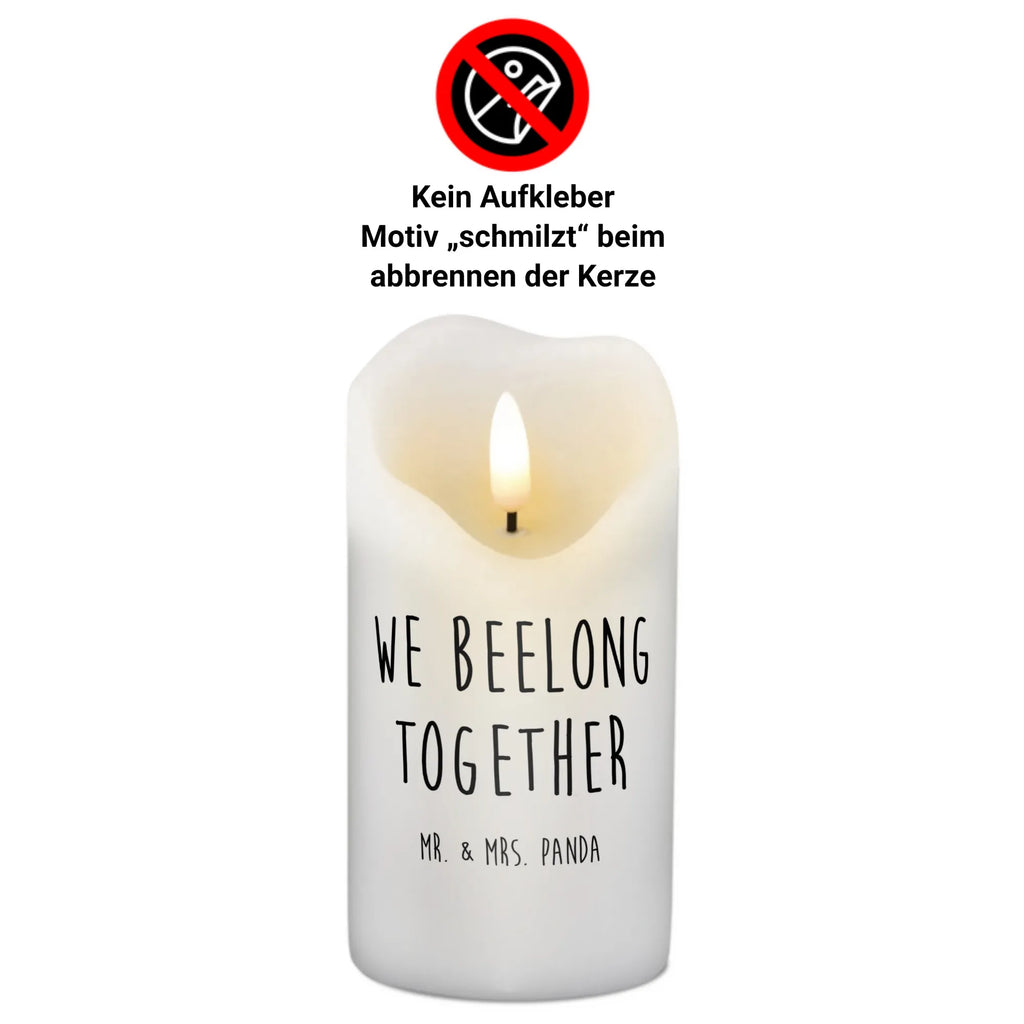 Candle bee In love Gartenkerze, Osterkerze, Kerze Mit Spruch, Kommunionskerze, Geburtstagskerze, Dekokerze, Dekorative Kerze, Tischkerze, Blockkerze, Bedruckte Kerze, Stumpenkerze, Tafelkerze, Erinnerungslicht, Handgemachte Kerze, Adventskerze, Erinnerungskerze, Schmuckkerze, Weihnachtskerze, Hochzeitskerze, Dinnerkerze, Zylinderkerze, Grosse Kerze, Wunschkerze, Kerze Mit Motiv, Geburtskerze, Laternenkerze, Wachskerze, Biene, Wespe, Hummel