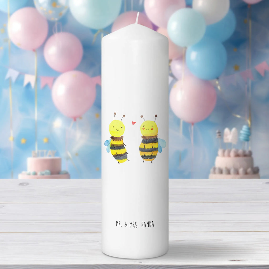 Candle bee In love Gartenkerze, Osterkerze, Kerze Mit Spruch, Kommunionskerze, Geburtstagskerze, Dekokerze, Dekorative Kerze, Tischkerze, Blockkerze, Bedruckte Kerze, Stumpenkerze, Tafelkerze, Erinnerungslicht, Handgemachte Kerze, Adventskerze, Erinnerungskerze, Schmuckkerze, Weihnachtskerze, Hochzeitskerze, Dinnerkerze, Zylinderkerze, Grosse Kerze, Wunschkerze, Kerze Mit Motiv, Geburtskerze, Laternenkerze, Wachskerze, Biene, Wespe, Hummel
