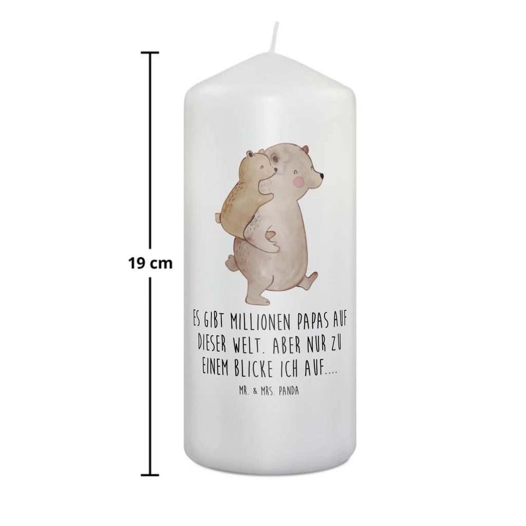 Kerze Papa Bär Geburtstagskerze, Handgemachte Kerze, Zylinderkerze, Erinnerungskerze, Gartenkerze, Geburtskerze, Stumpenkerze, Kerze Mit Spruch, Kerze Mit Motiv, Tischkerze, Kommunionskerze, Weihnachtskerze, Hochzeitskerze, Dekokerze, Laternenkerze, Wunschkerze, Grosse Kerze, Erinnerungslicht, Bedruckte Kerze, Blockkerze, Wachskerze, Adventskerze, Tafelkerze, Osterkerze, Dinnerkerze, Schmuckkerze, Dekorative Kerze, Mama, Papa, Oma, Familie, Vatertag, Schwester, Muttertag, Bruder, Opa, Onkel, Geschenk, Vater, Geburtstag, Vati, Papi