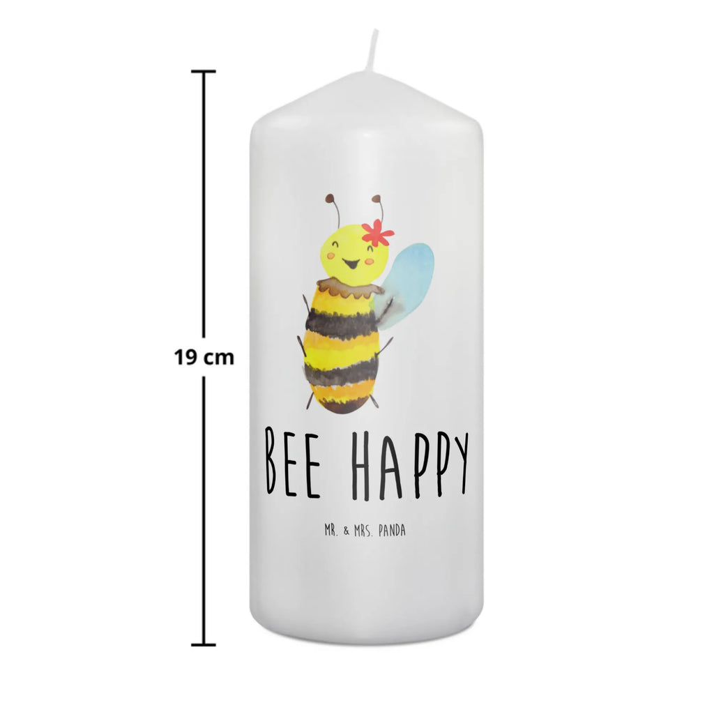 Candle bee happy Adventskerze, Stumpenkerze, Gartenkerze, Handgemachte Kerze, Erinnerungskerze, Kerze Mit Motiv, Kommunionskerze, Wunschkerze, Laternenkerze, Weihnachtskerze, Blockkerze, Osterkerze, Tafelkerze, Erinnerungslicht, Schmuckkerze, Wachskerze, Bedruckte Kerze, Dekorative Kerze, Geburtstagskerze, Dinnerkerze, Tischkerze, Grosse Kerze, Kerze Mit Spruch, Geburtskerze, Dekokerze, Zylinderkerze, Hochzeitskerze, Biene, Wespe, Hummel