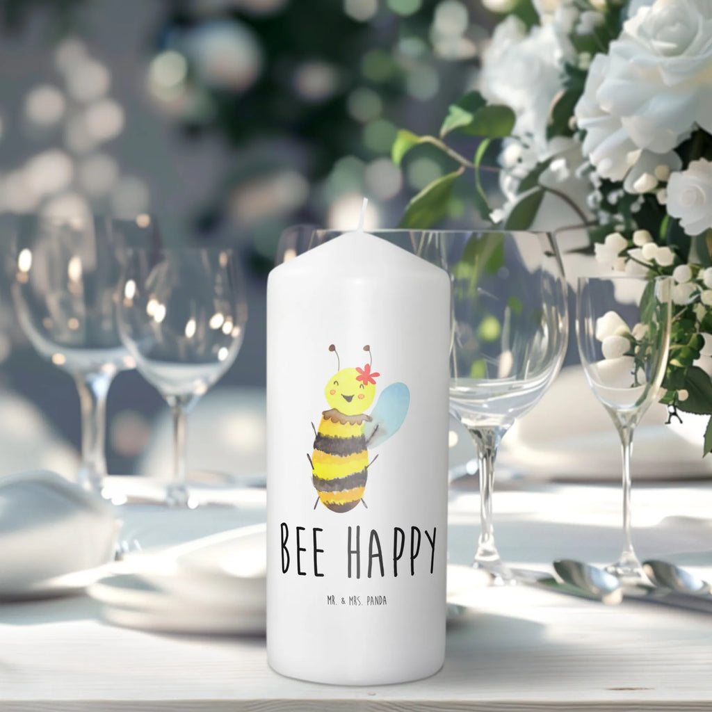 Candle bee happy Adventskerze, Stumpenkerze, Gartenkerze, Handgemachte Kerze, Erinnerungskerze, Kerze Mit Motiv, Kommunionskerze, Wunschkerze, Laternenkerze, Weihnachtskerze, Blockkerze, Osterkerze, Tafelkerze, Erinnerungslicht, Schmuckkerze, Wachskerze, Bedruckte Kerze, Dekorative Kerze, Geburtstagskerze, Dinnerkerze, Tischkerze, Grosse Kerze, Kerze Mit Spruch, Geburtskerze, Dekokerze, Zylinderkerze, Hochzeitskerze, Biene, Wespe, Hummel