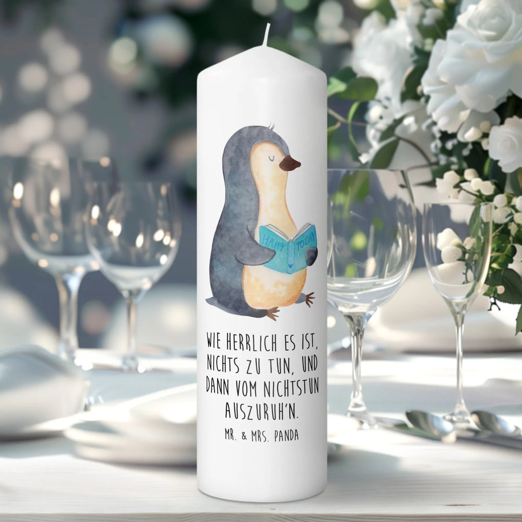 Kerze Pinguin Buch Kommunionskerze, Wachskerze, Adventskerze, Stumpenkerze, Osterkerze, Schmuckkerze, Dekokerze, Bedruckte Kerze, Blockkerze, Tischkerze, Gartenkerze, Handgemachte Kerze, Laternenkerze, Dekorative Kerze, Erinnerungslicht, Kerze Mit Motiv, Grosse Kerze, Erinnerungskerze, Hochzeitskerze, Zylinderkerze, Geburtstagskerze, Kerze Mit Spruch, Wunschkerze, Dinnerkerze, Geburtskerze, Tafelkerze, Weihnachtskerze, Pinguin, Urlaub, Lesen, Bücherwurm, Pinguine, Nichtstun, Freizeit, Faulenzen, Buch, Ferien