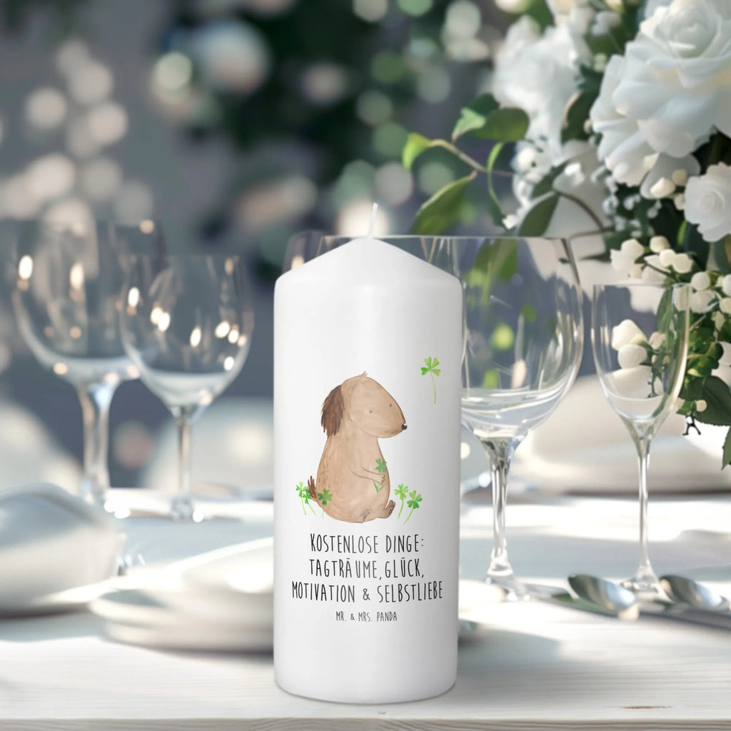 Kerze Hund Kleeblatt Gartenkerze, Dinnerkerze, Zylinderkerze, Laternenkerze, Blockkerze, Grosse Kerze, Dekorative Kerze, Stumpenkerze, Erinnerungskerze, Wunschkerze, Dekokerze, Hochzeitskerze, Schmuckkerze, Geburtstagskerze, Adventskerze, Bedruckte Kerze, Kerze Mit Spruch, Tischkerze, Geburtskerze, Osterkerze, Kerze Mit Motiv, Kommunionskerze, Weihnachtskerze, Erinnerungslicht, Handgemachte Kerze, Tafelkerze, Wachskerze, Hundemotiv, Sprüche, Hunderasse, Hundebesitzer, Tierliebhaber, Hund, Haustier, Glück, Selbstliebe, Neuanfang, Kleeblatt, Tagträume, Achtsamkeit, Glücksbringer, Motivation, Geschenk