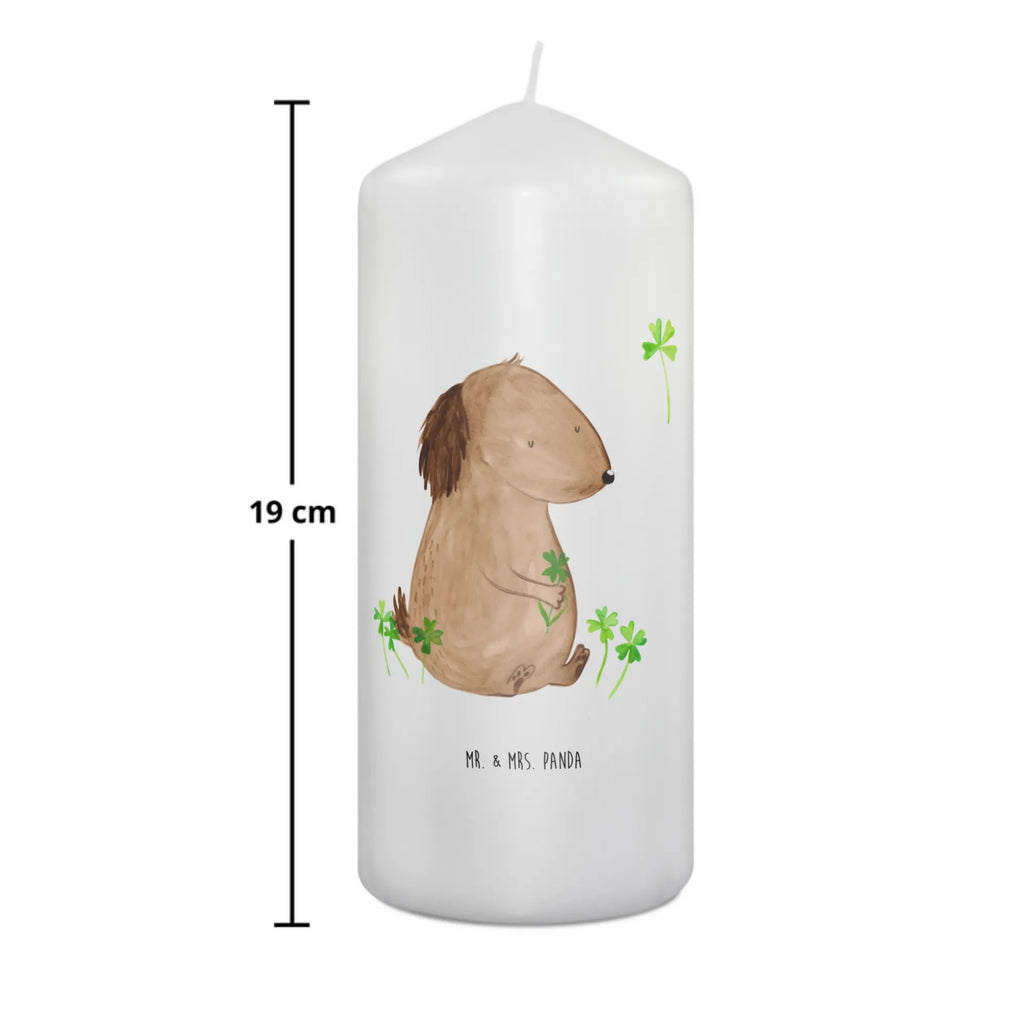 Kerze Hund Kleeblatt Gartenkerze, Dinnerkerze, Zylinderkerze, Laternenkerze, Blockkerze, Grosse Kerze, Dekorative Kerze, Stumpenkerze, Erinnerungskerze, Wunschkerze, Dekokerze, Hochzeitskerze, Schmuckkerze, Geburtstagskerze, Adventskerze, Bedruckte Kerze, Kerze Mit Spruch, Tischkerze, Geburtskerze, Osterkerze, Kerze Mit Motiv, Kommunionskerze, Weihnachtskerze, Erinnerungslicht, Handgemachte Kerze, Tafelkerze, Wachskerze, Hundemotiv, Sprüche, Hunderasse, Hundebesitzer, Tierliebhaber, Hund, Haustier, Glück, Selbstliebe, Neuanfang, Kleeblatt, Tagträume, Achtsamkeit, Glücksbringer, Motivation, Geschenk
