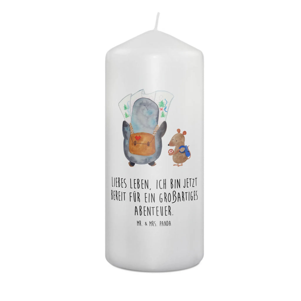 Kerze Pinguin & Maus Wanderer Zylinderkerze, Stumpenkerze, Gartenkerze, Geburtskerze, Wachskerze, Adventskerze, Dinnerkerze, Weihnachtskerze, Laternenkerze, Hochzeitskerze, Grosse Kerze, Wunschkerze, Handgemachte Kerze, Dekokerze, Kerze Mit Spruch, Tischkerze, Dekorative Kerze, Bedruckte Kerze, Geburtstagskerze, Schmuckkerze, Erinnerungslicht, Kommunionskerze, Osterkerze, Erinnerungskerze, Tafelkerze, Blockkerze, Kerze Mit Motiv, Pinguin, Roadtrip, Abenteuer, Pinguine, Wandern, Abenteurer, Ausflug, Wanderlust