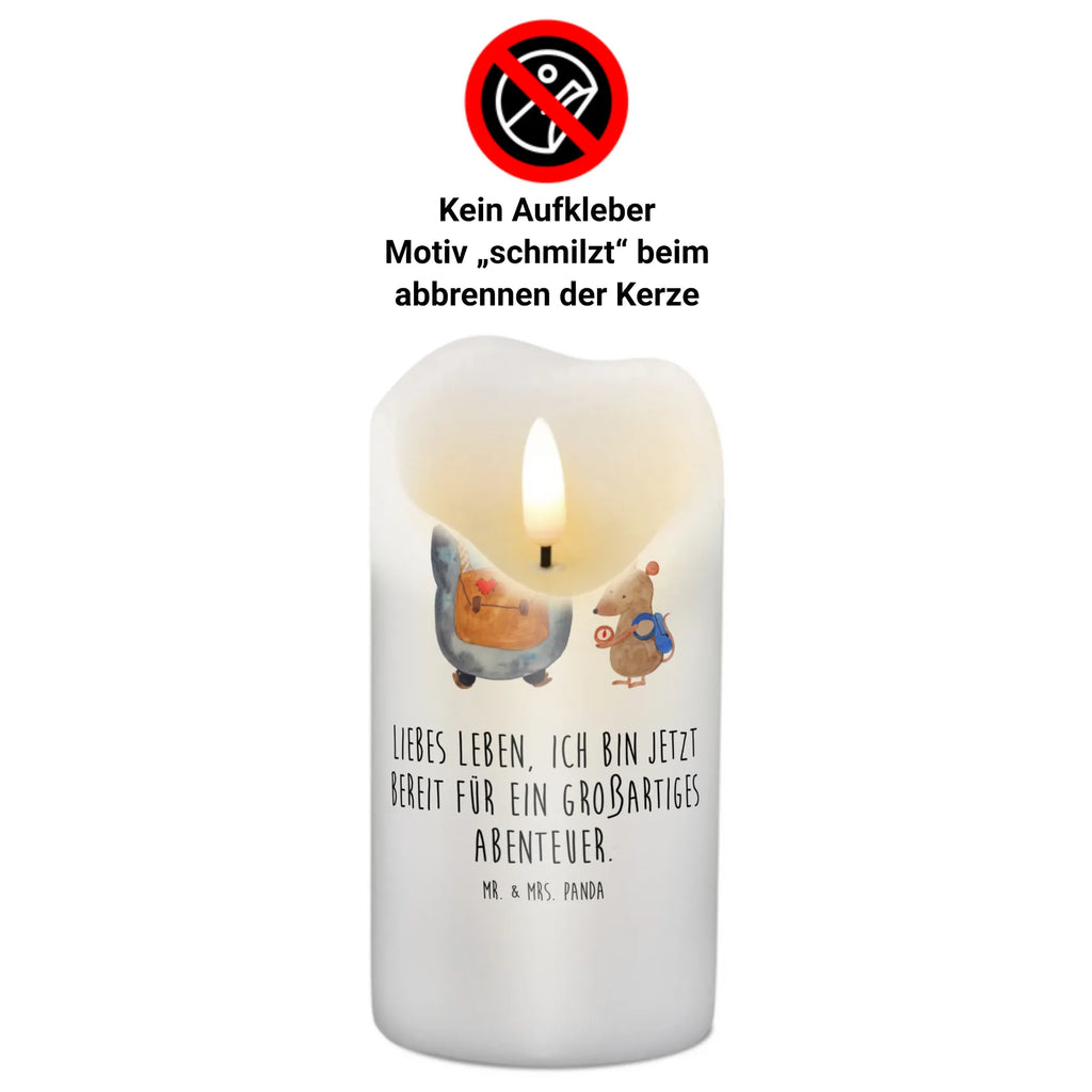 Kerze Pinguin & Maus Wanderer Zylinderkerze, Stumpenkerze, Gartenkerze, Geburtskerze, Wachskerze, Adventskerze, Dinnerkerze, Weihnachtskerze, Laternenkerze, Hochzeitskerze, Grosse Kerze, Wunschkerze, Handgemachte Kerze, Dekokerze, Kerze Mit Spruch, Tischkerze, Dekorative Kerze, Bedruckte Kerze, Geburtstagskerze, Schmuckkerze, Erinnerungslicht, Kommunionskerze, Osterkerze, Erinnerungskerze, Tafelkerze, Blockkerze, Kerze Mit Motiv, Pinguin, Roadtrip, Abenteuer, Pinguine, Wandern, Abenteurer, Ausflug, Wanderlust